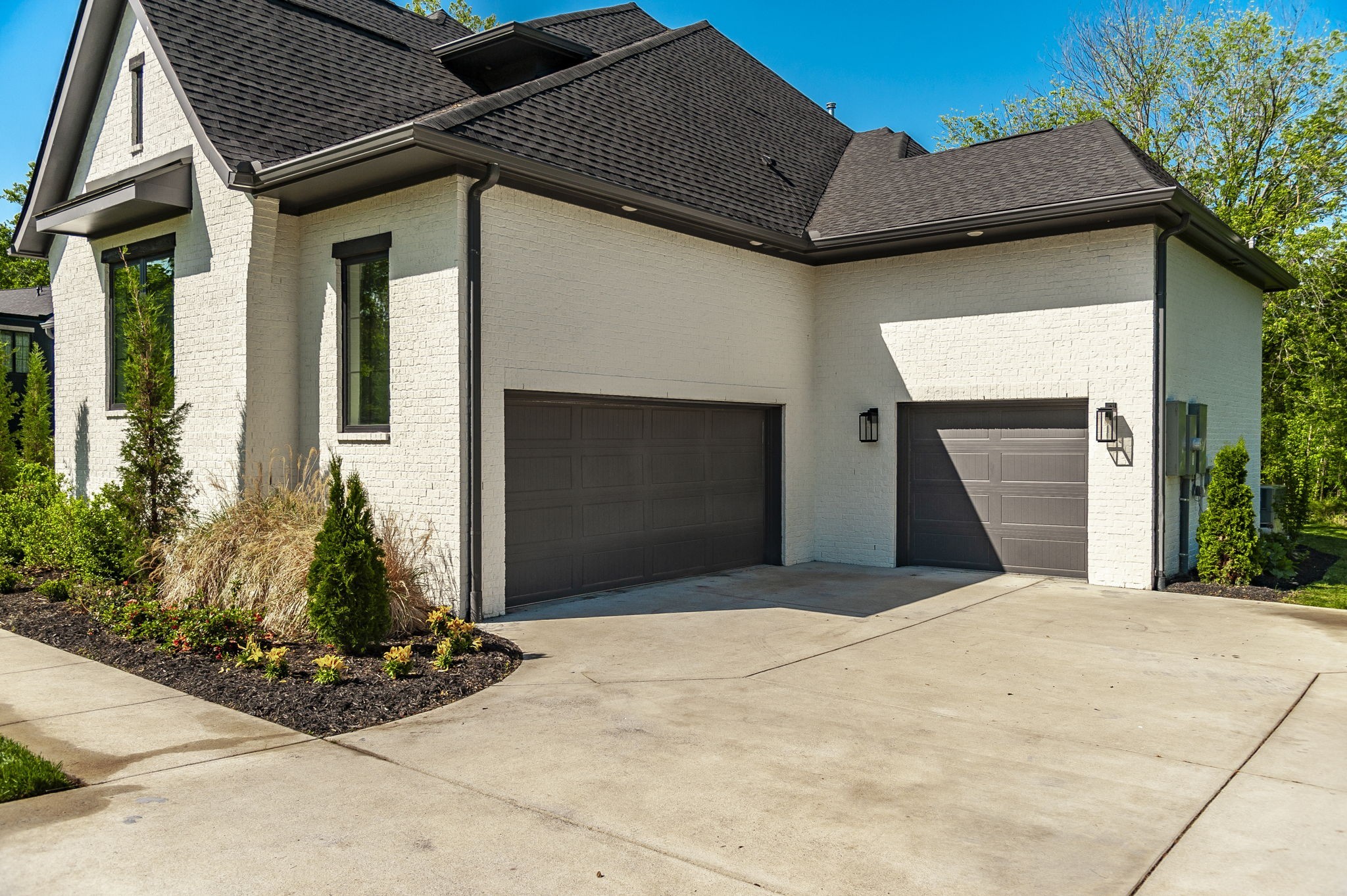 1305 Twin Springs Dr