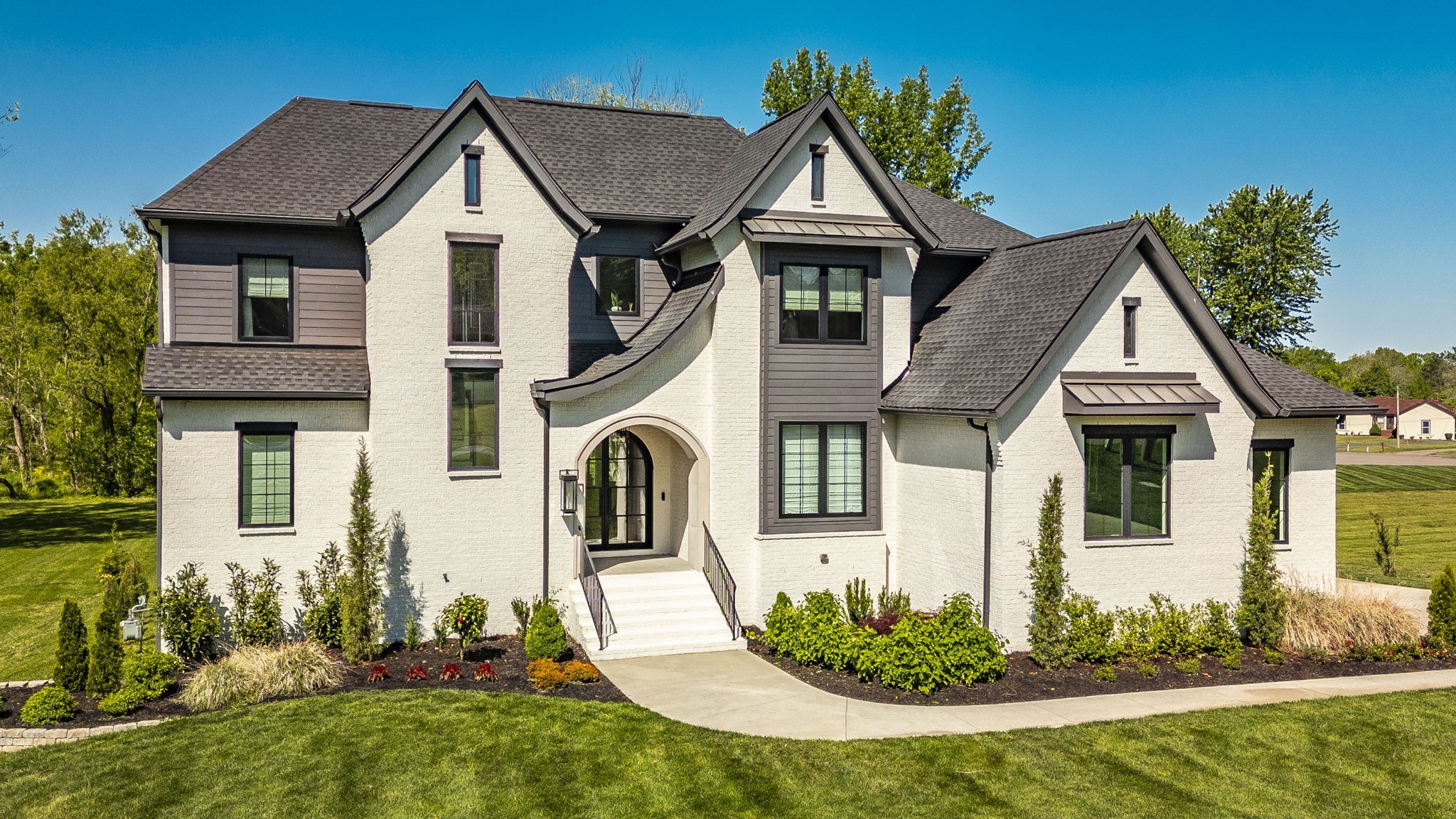 1305 Twin Springs Dr