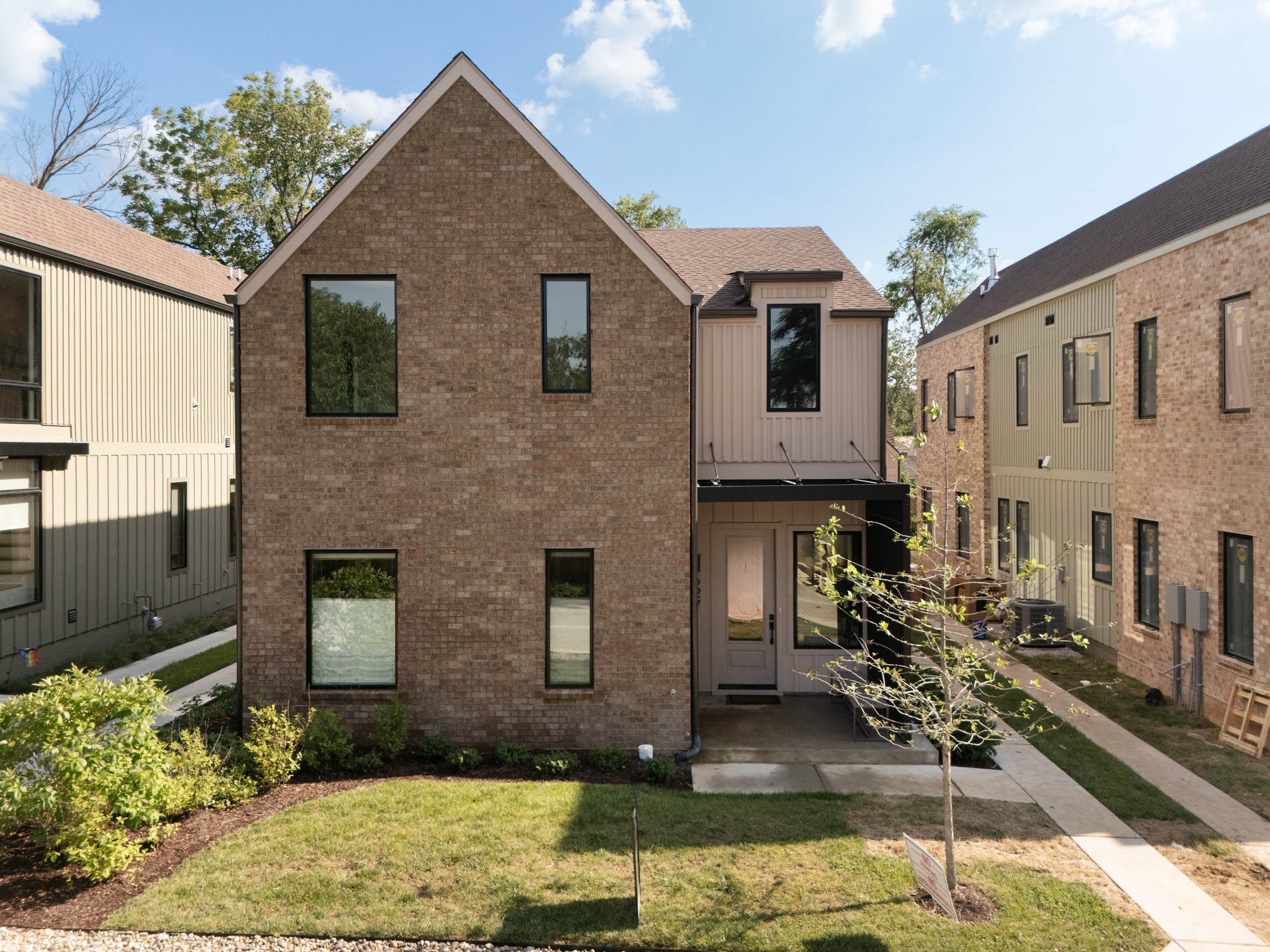 627 Richmond Bnd