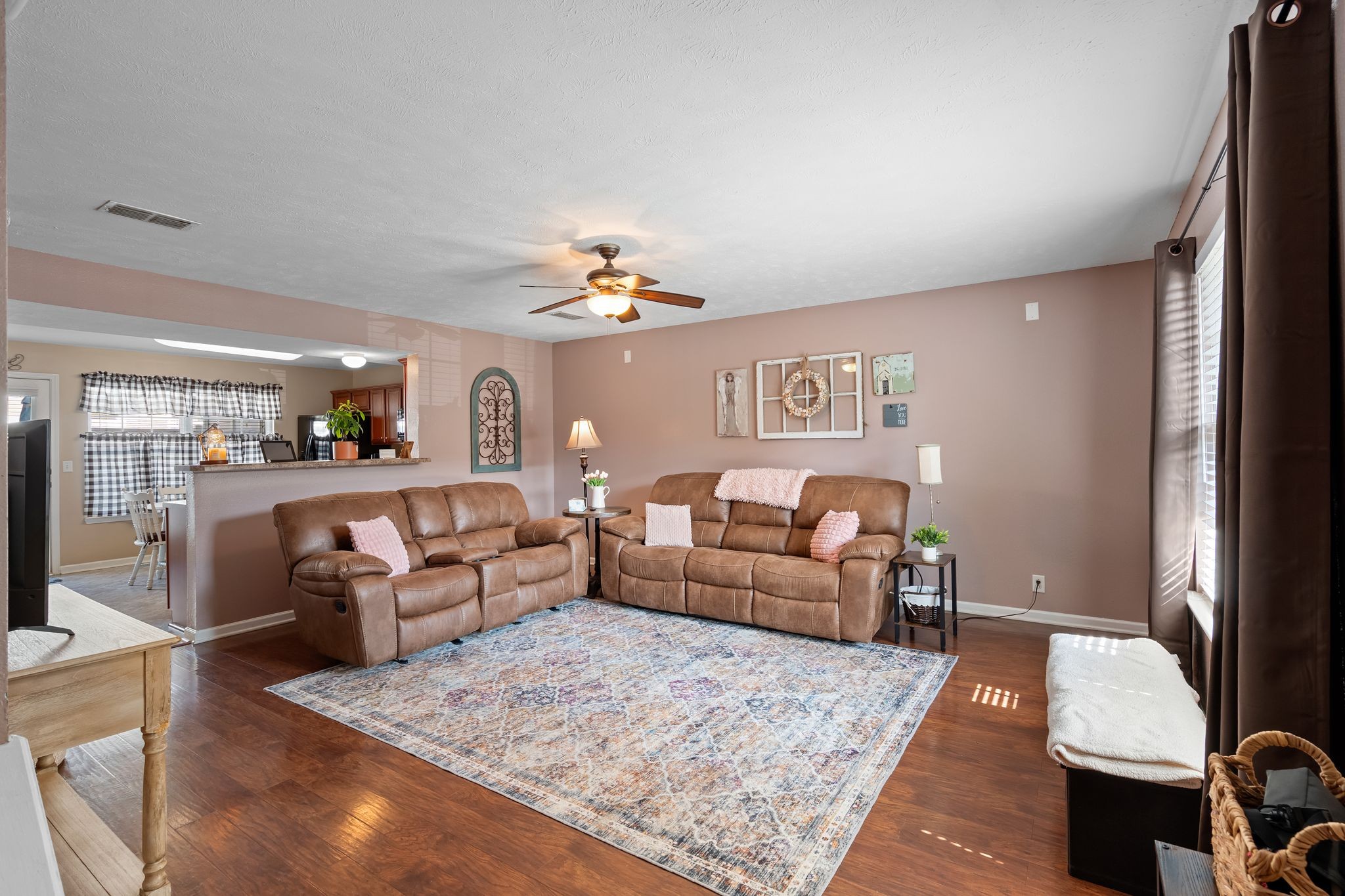 3830 Chippewa Pl