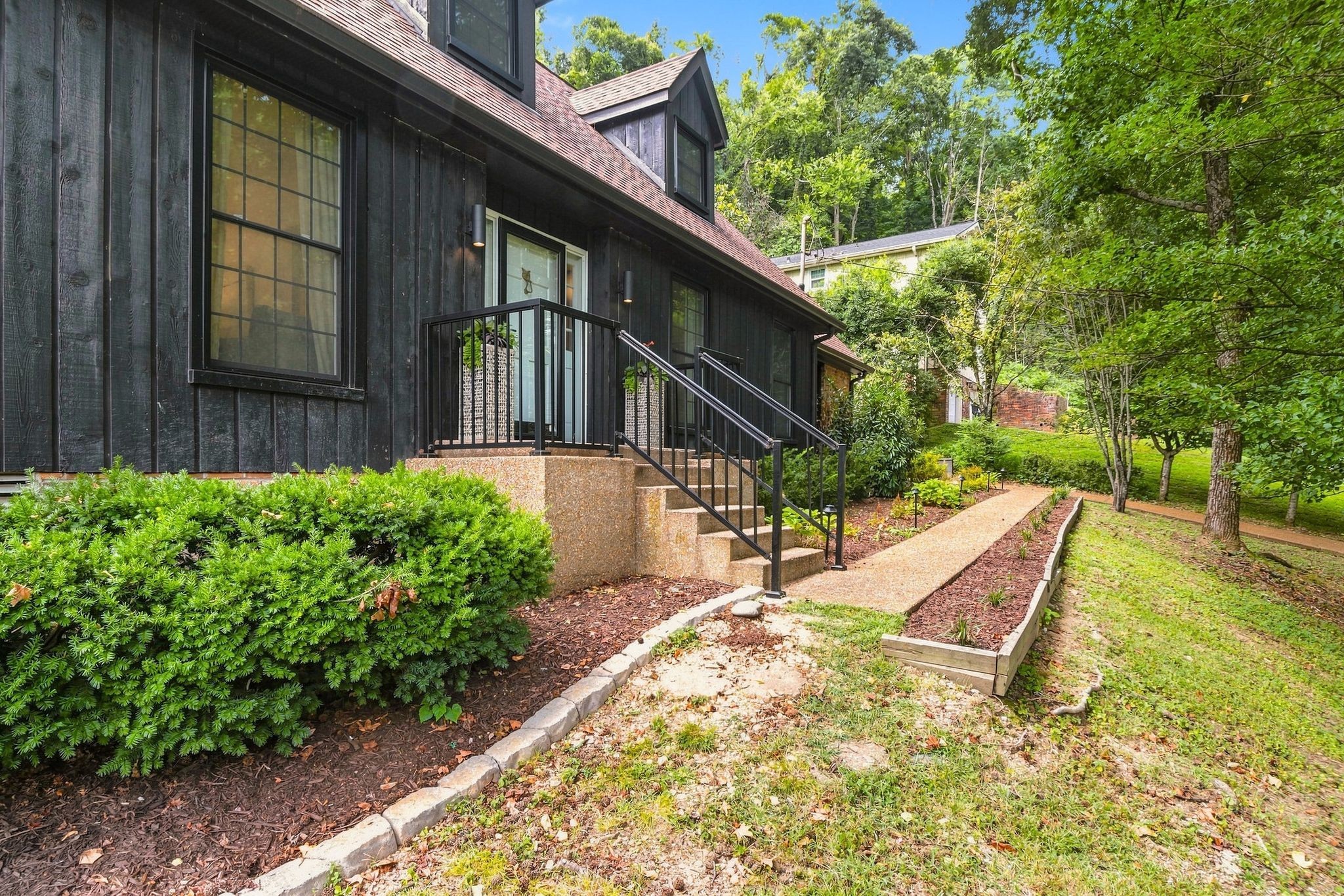 5117 Dorchester Cir