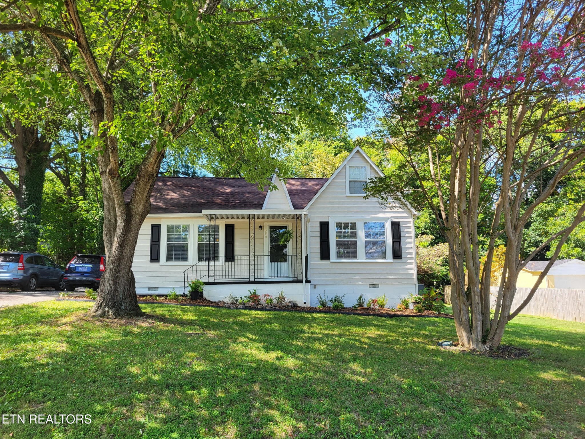 300 S Oak St
