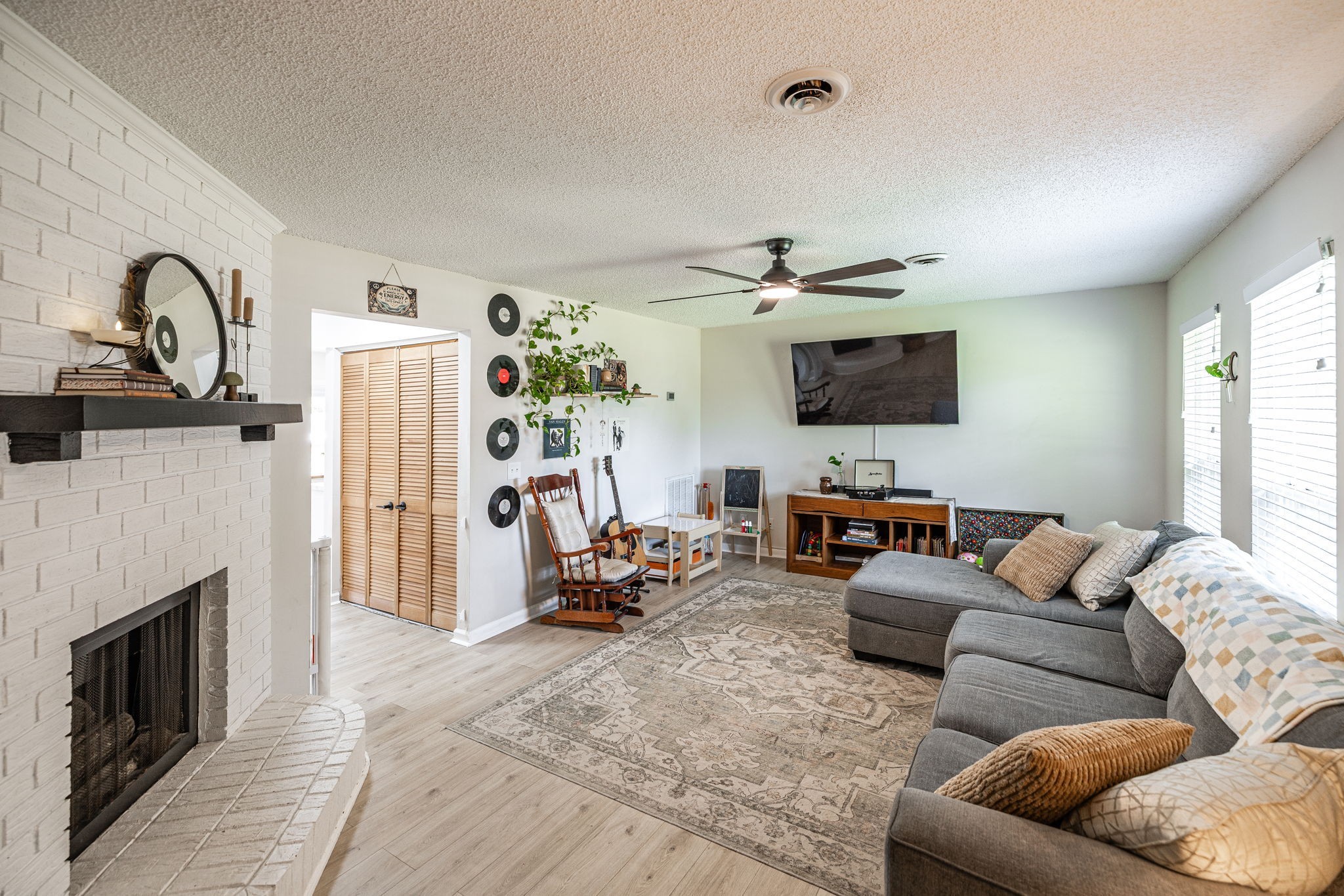 5600 Country Dr