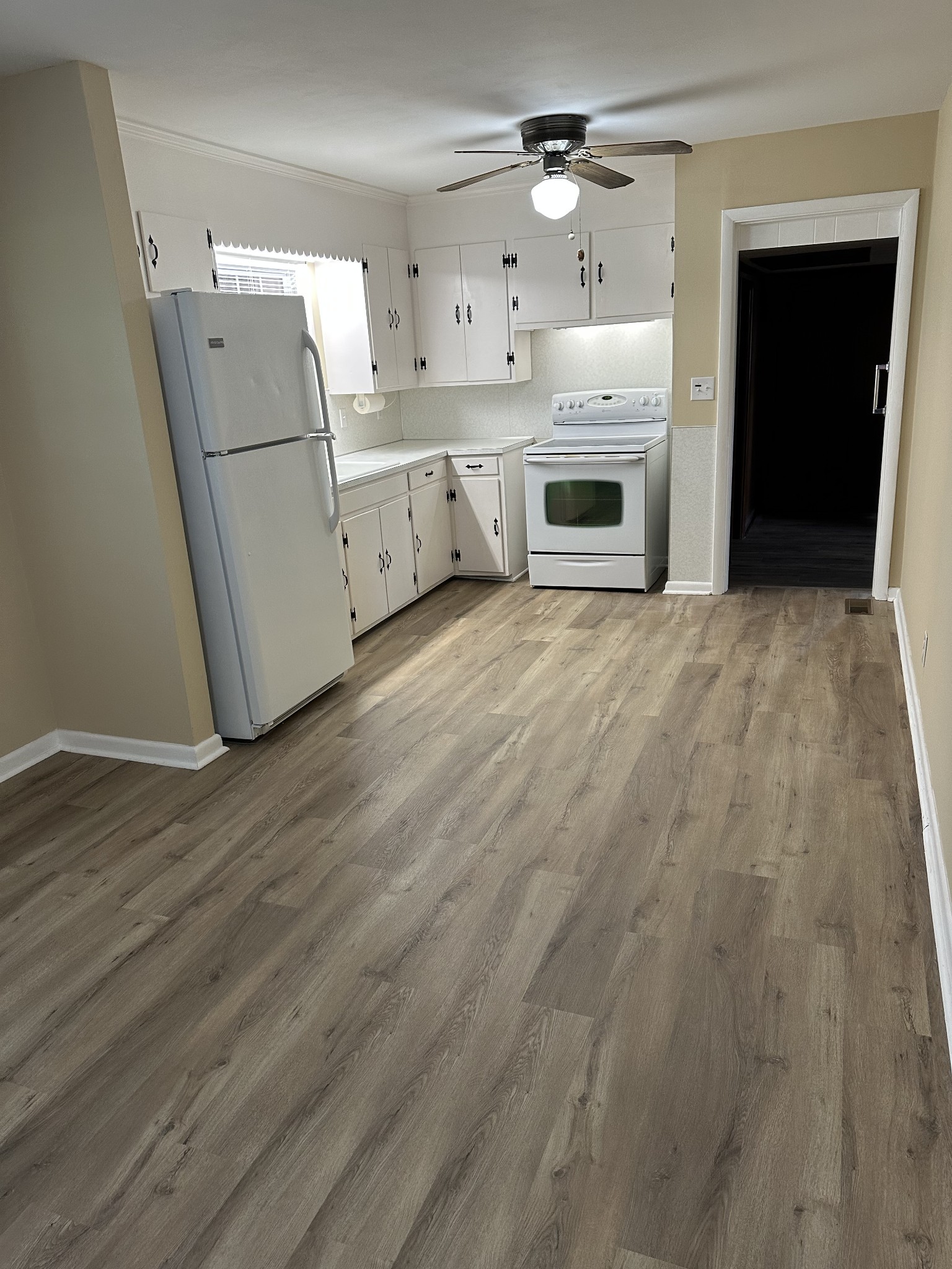1102 W Lincoln St