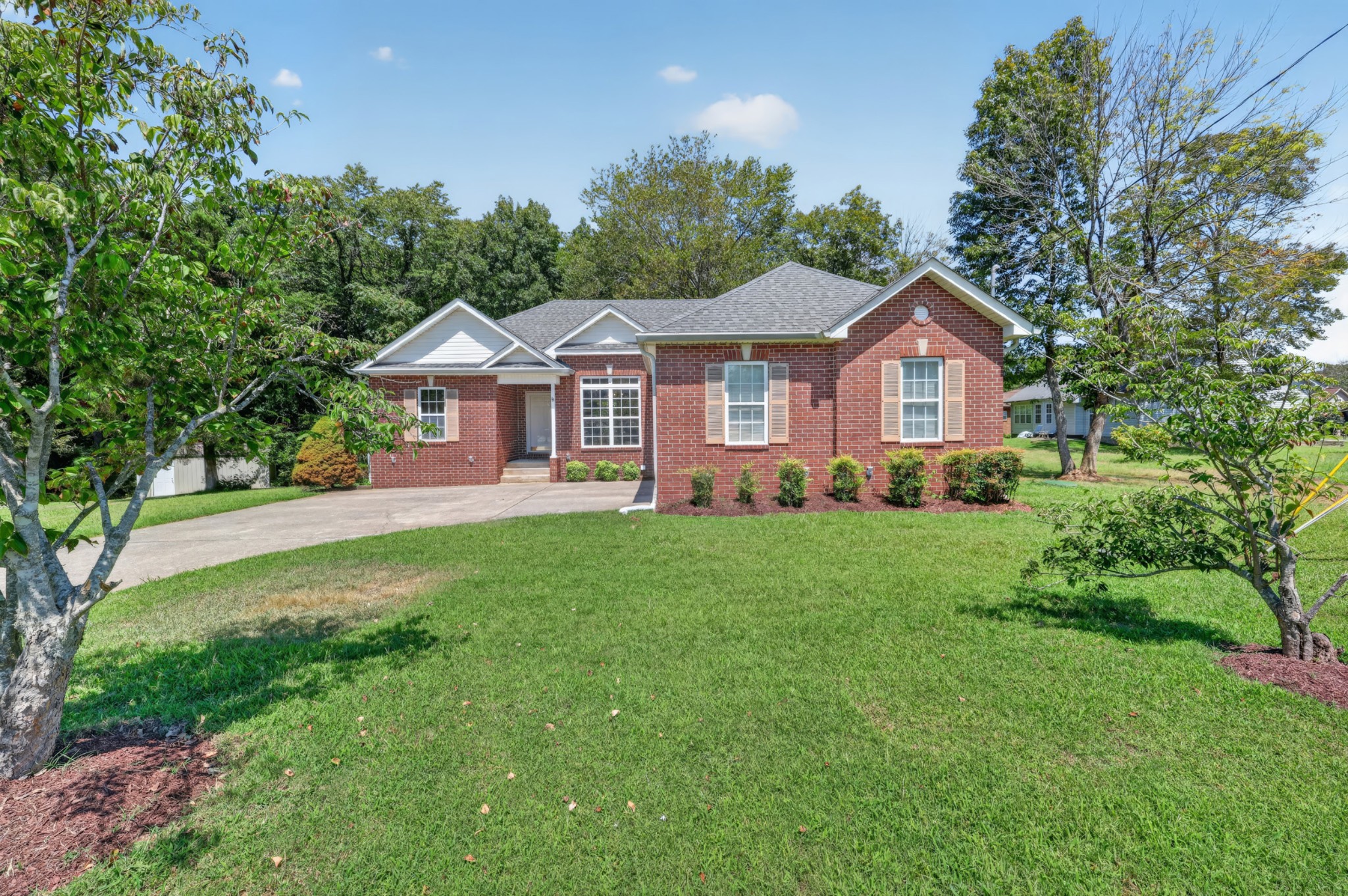 253 Oak Point Ln