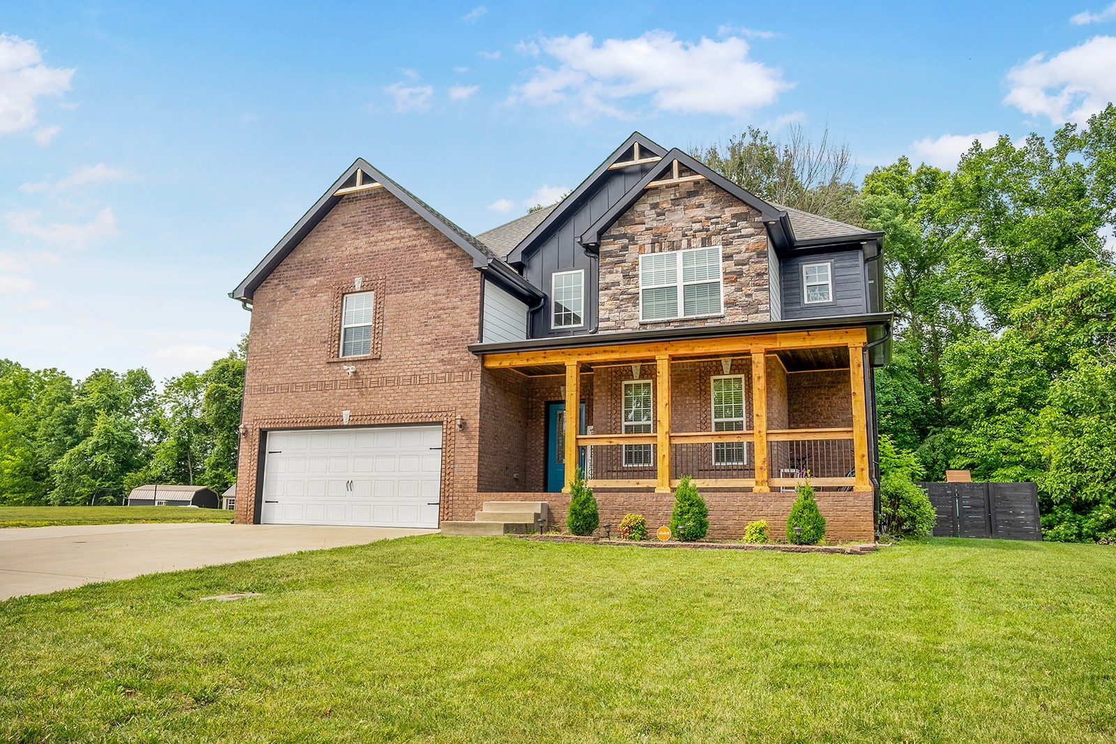 3552 Aurora Dr
