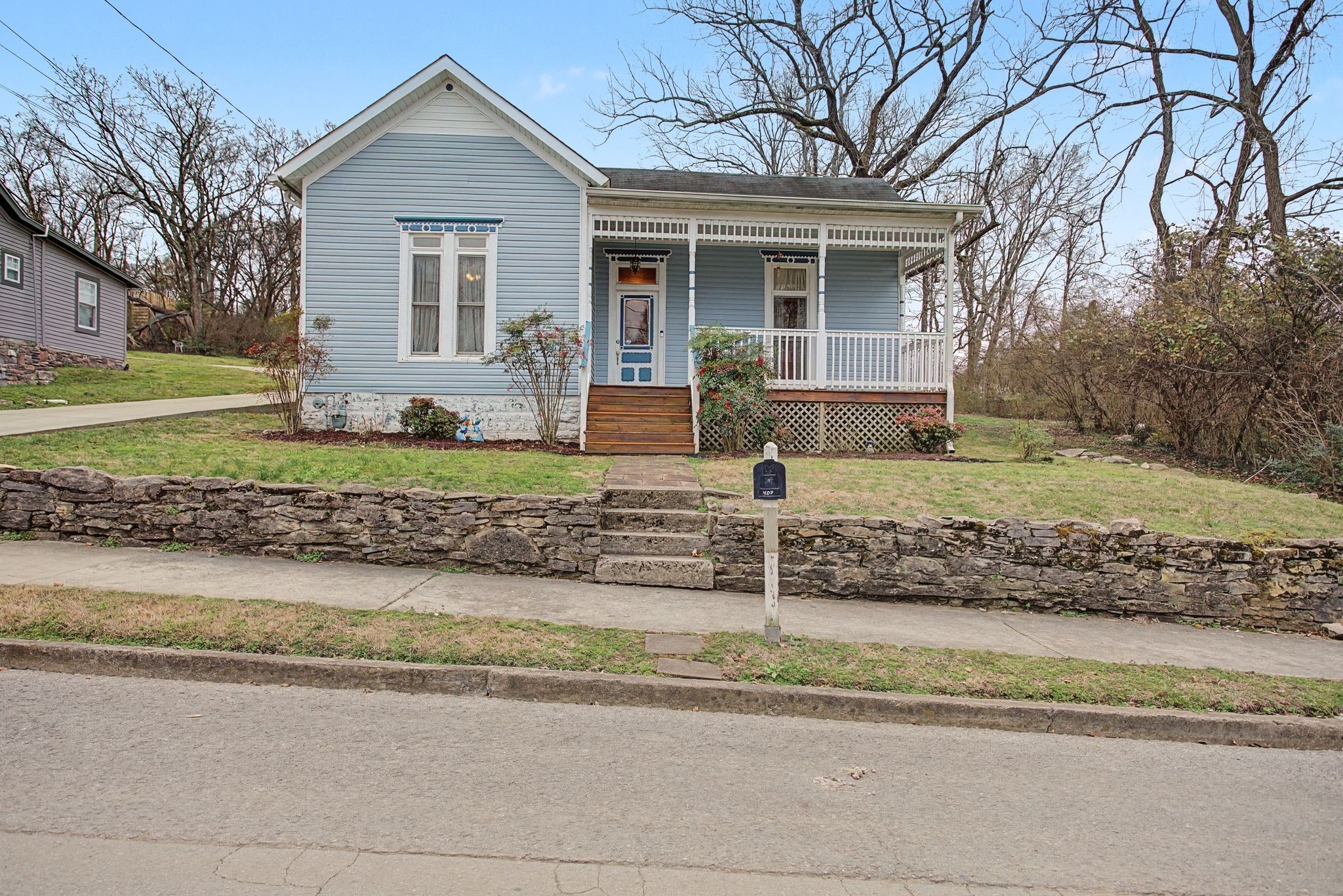 407 W 12th St