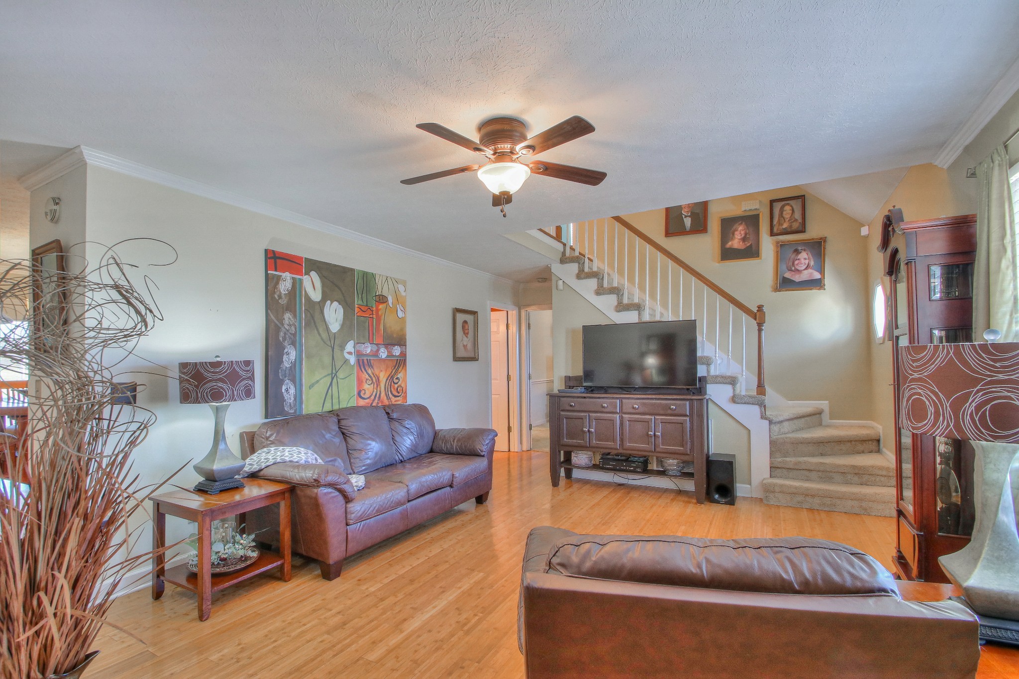 933 Lakeview Ct