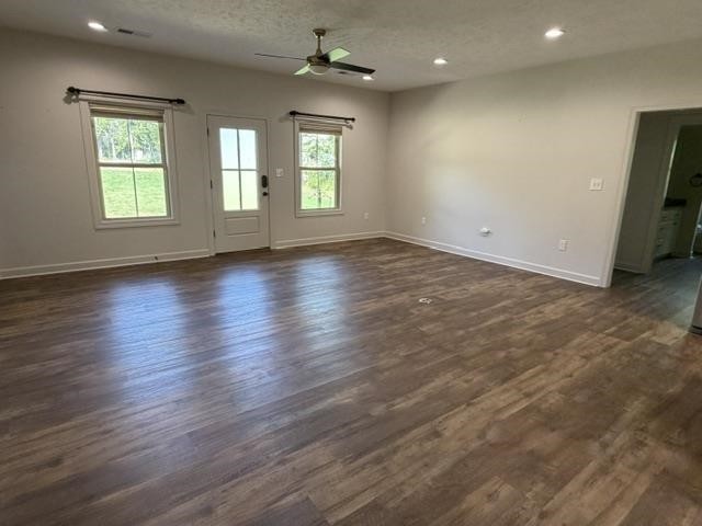 320 HAWTHORNE LN