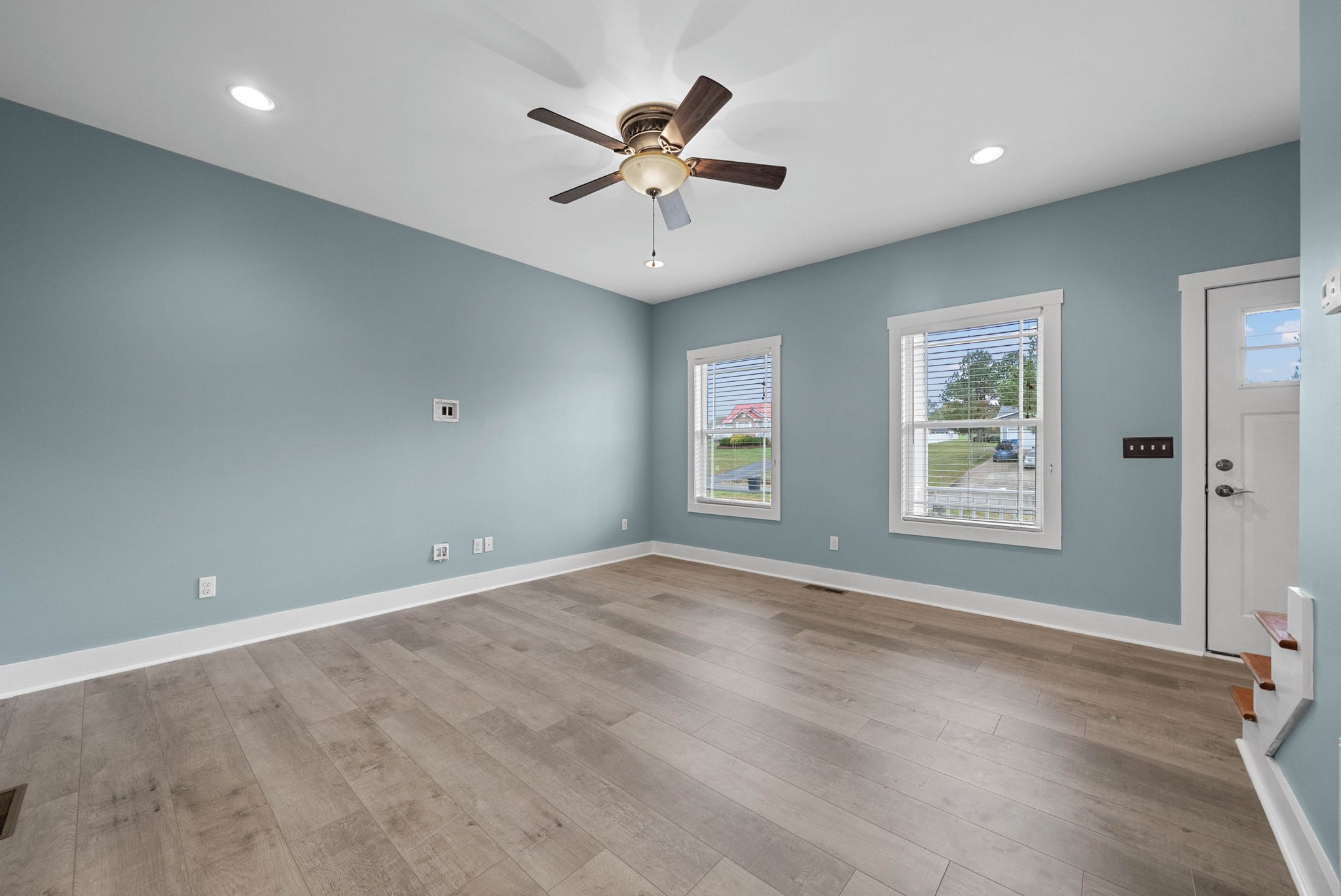 284 Meadowbrook Dr