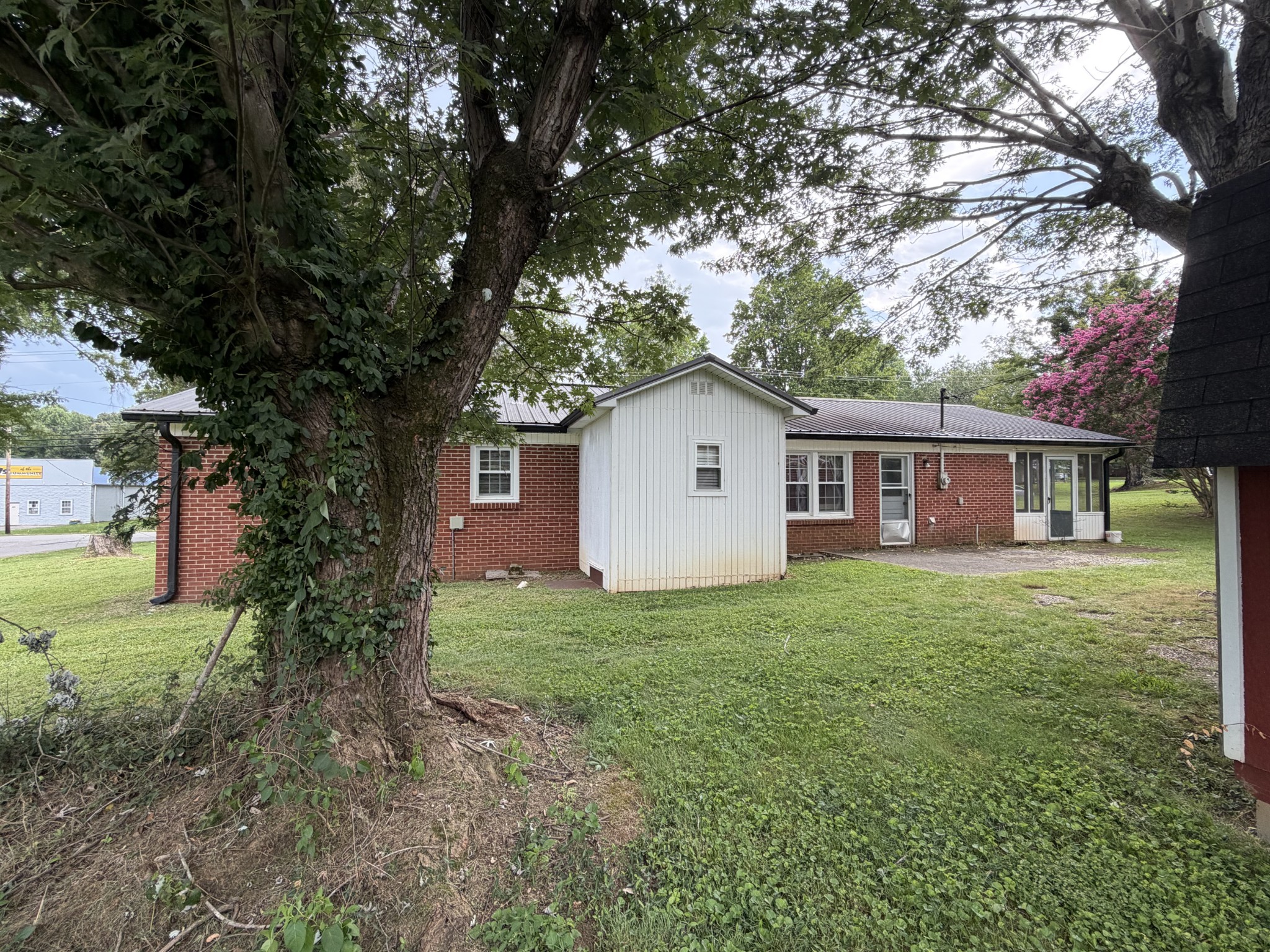 708 Cadillac Ln