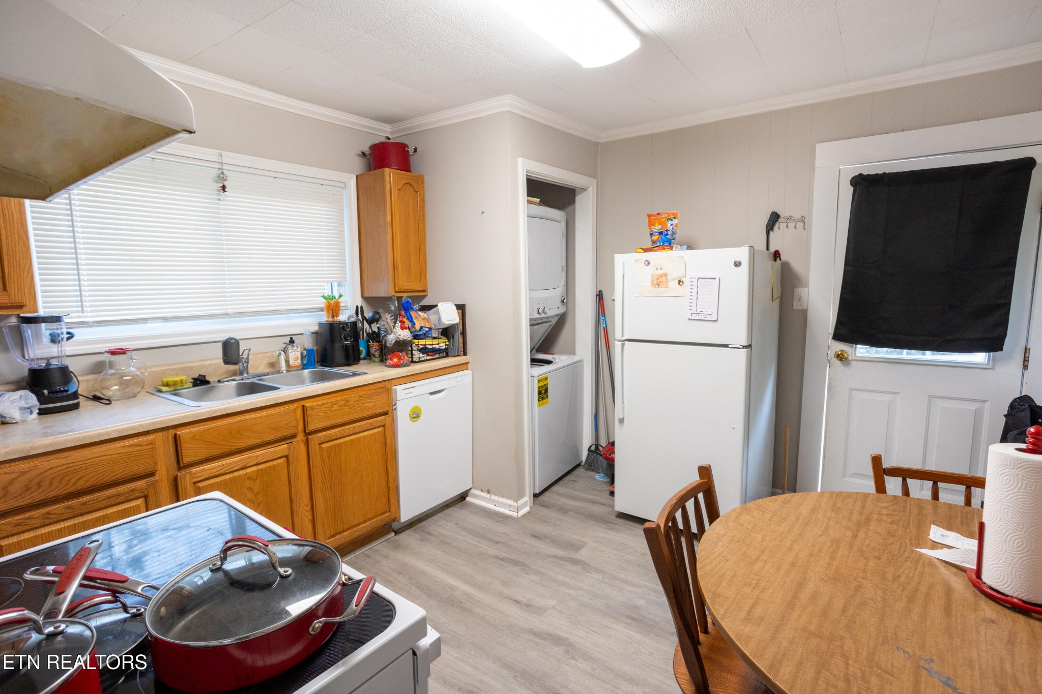 609 W Inskip Drive