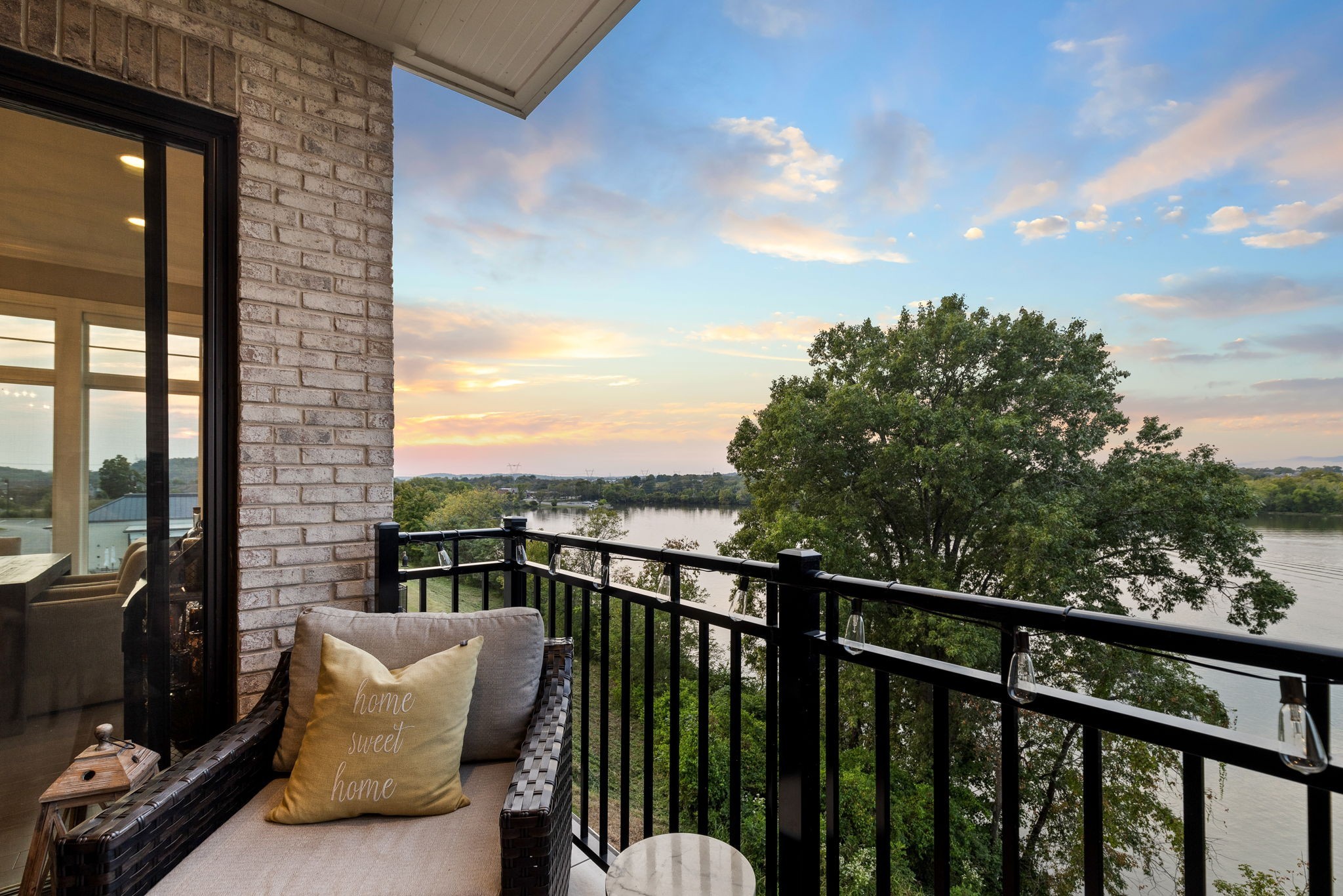 1024 Club View Dr