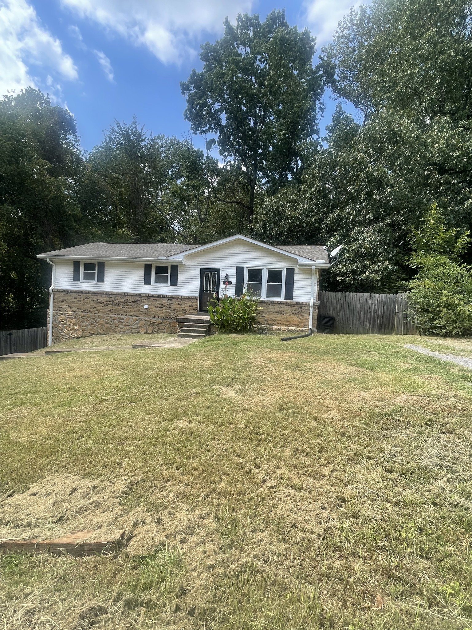 1143 Chestnut Dr