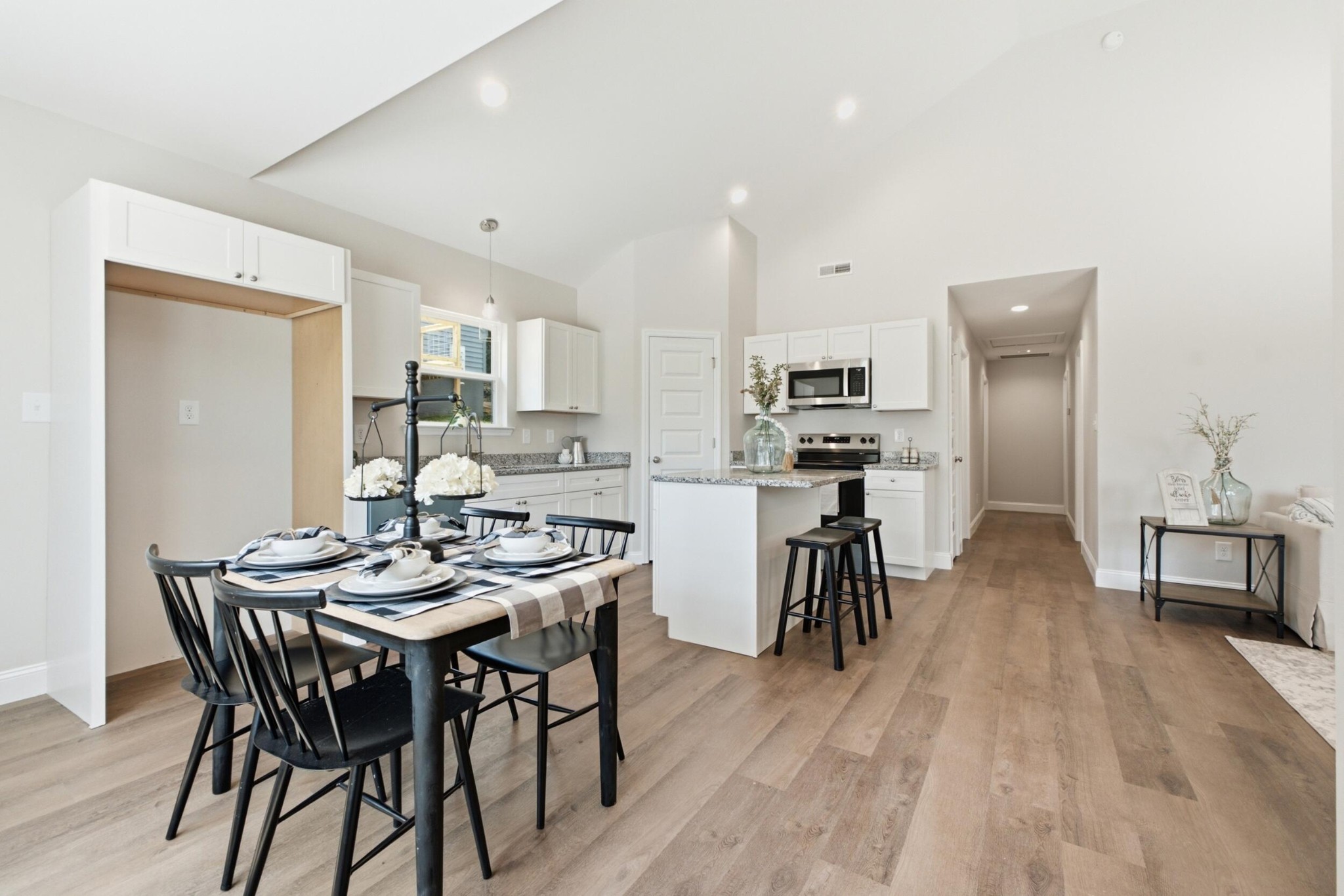 1571 Strawberry Lane, NE