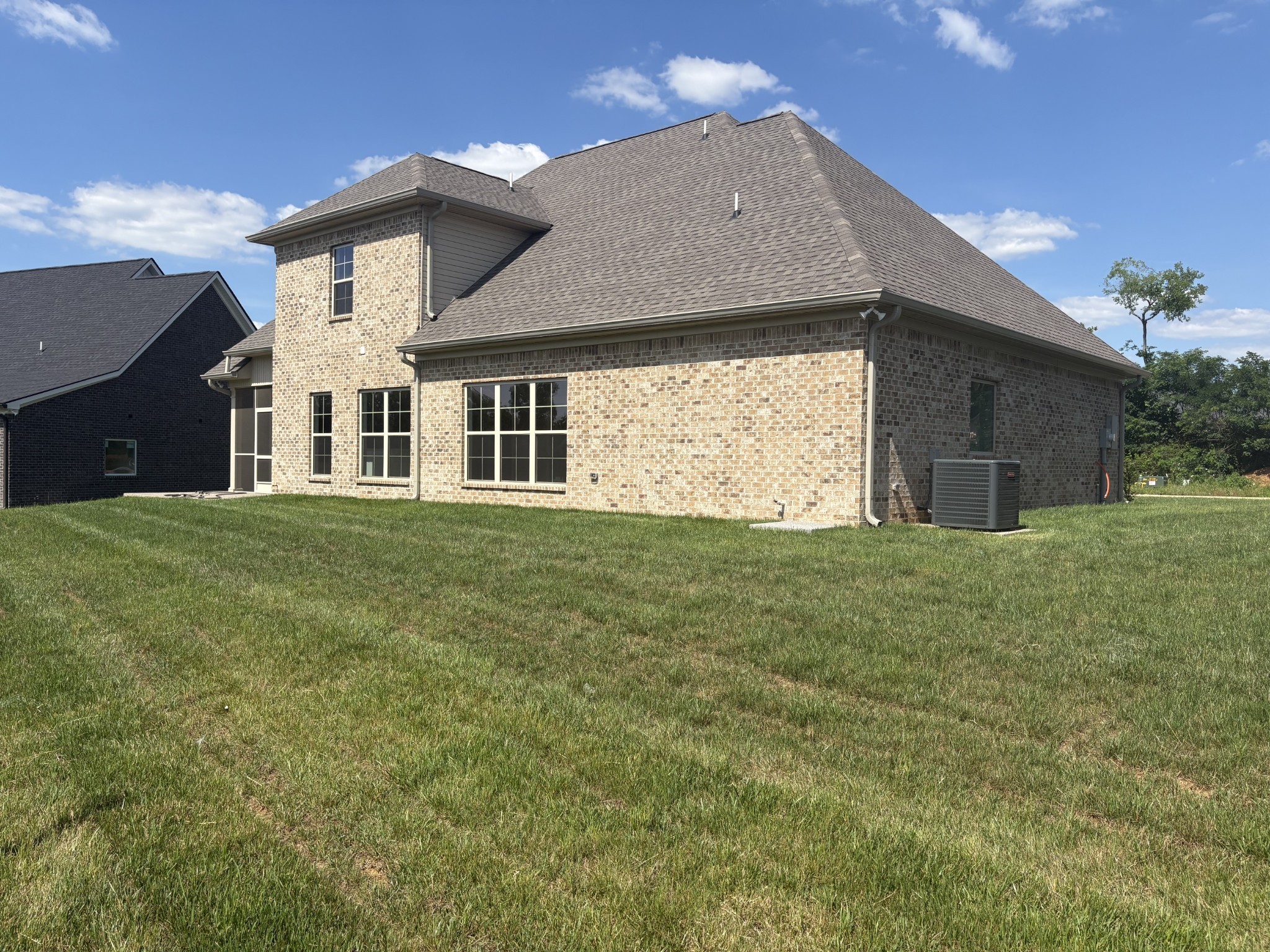 927 Licinius Ln