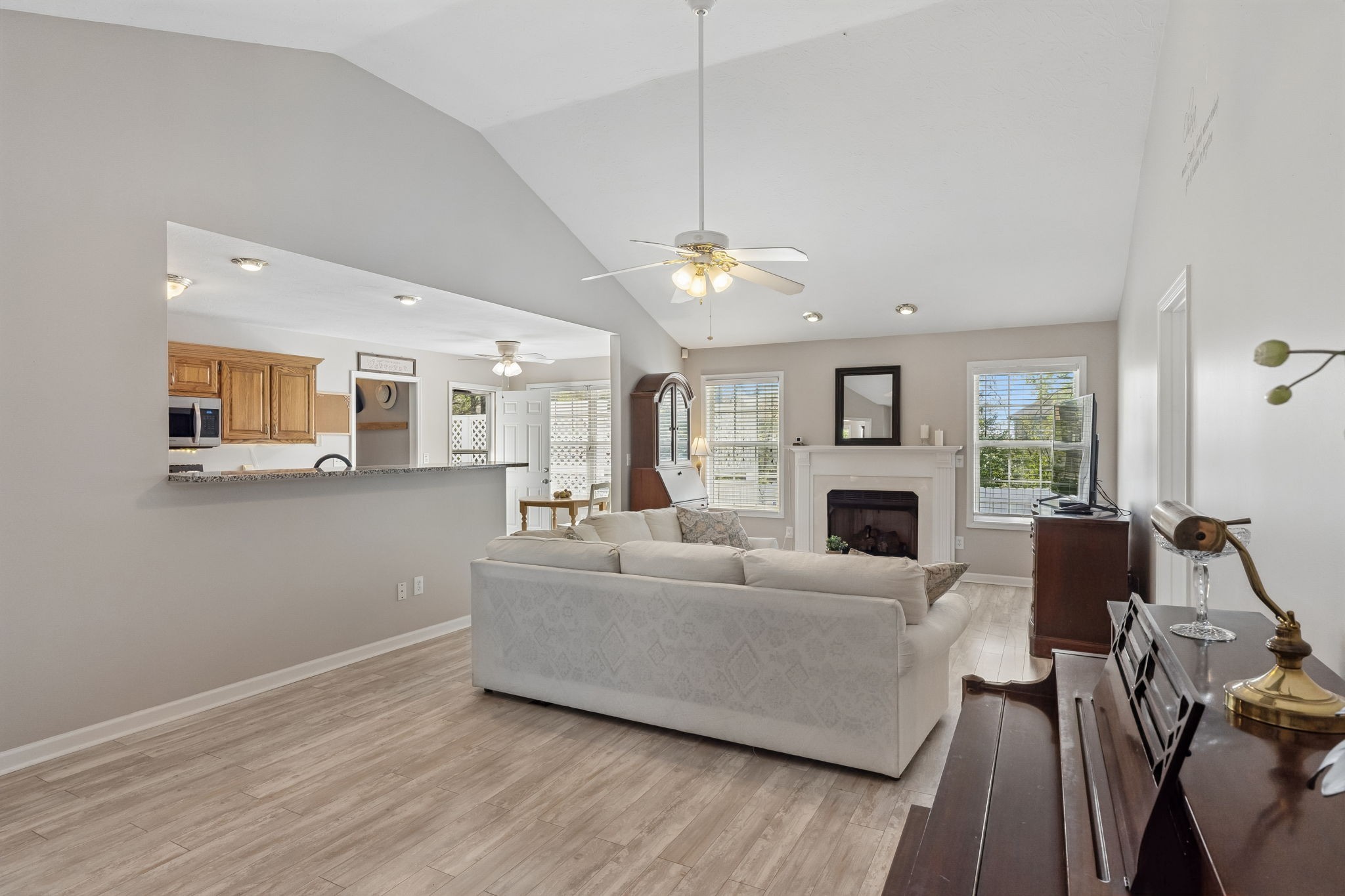 3011 Candlelite Dr