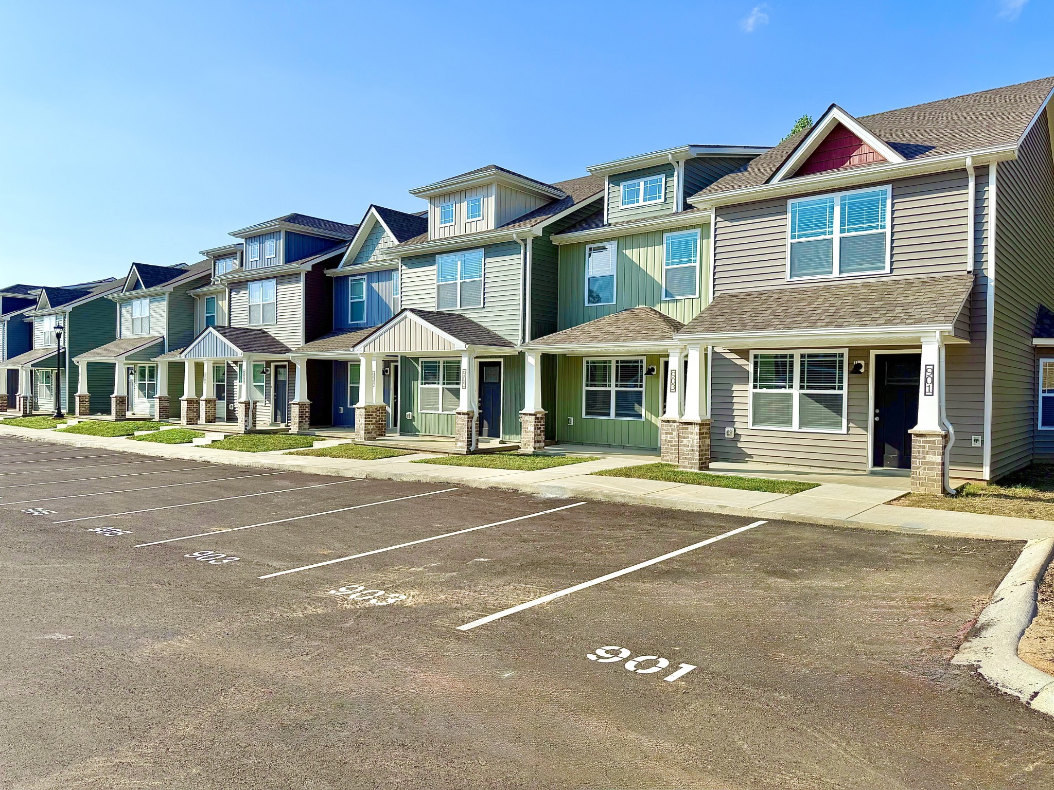 905 Peaceful Pl