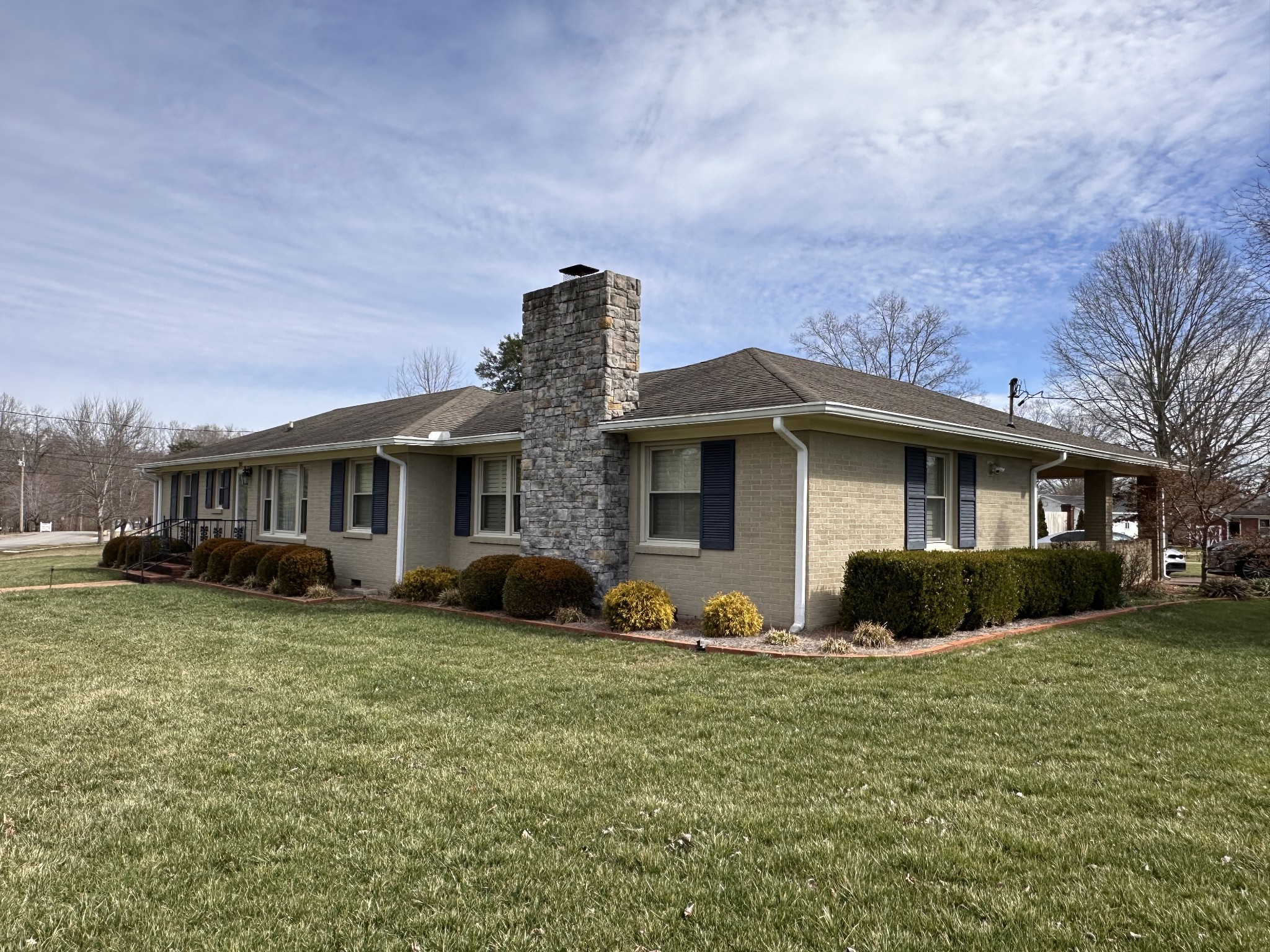 100 River Dr