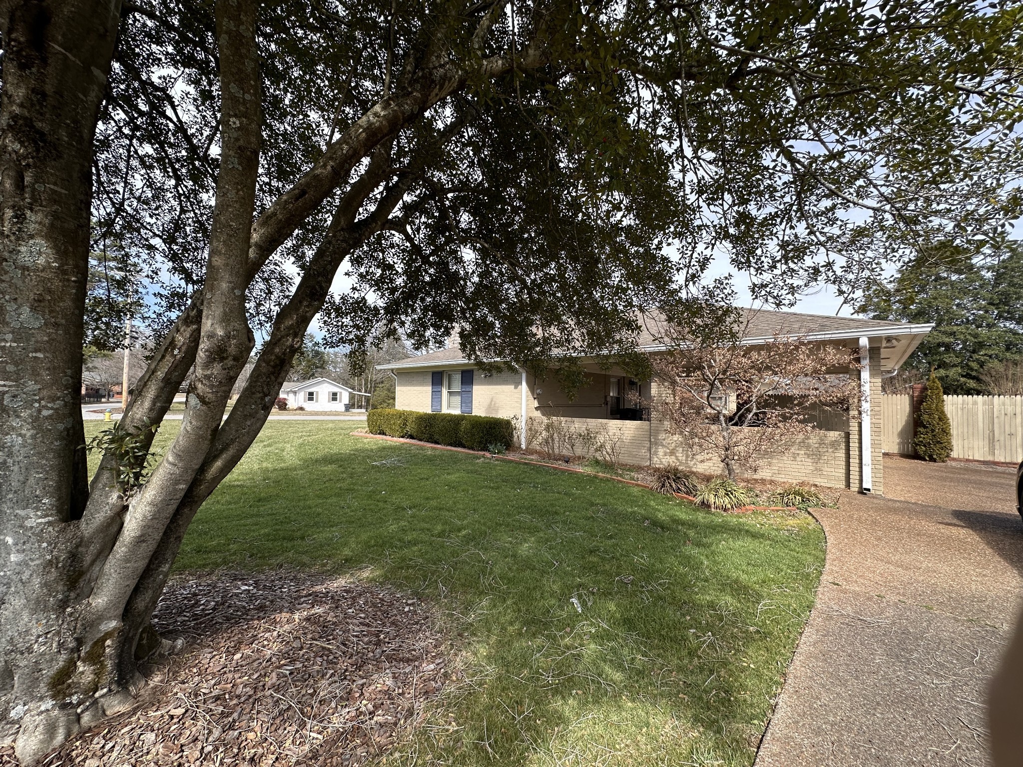 100 River Dr