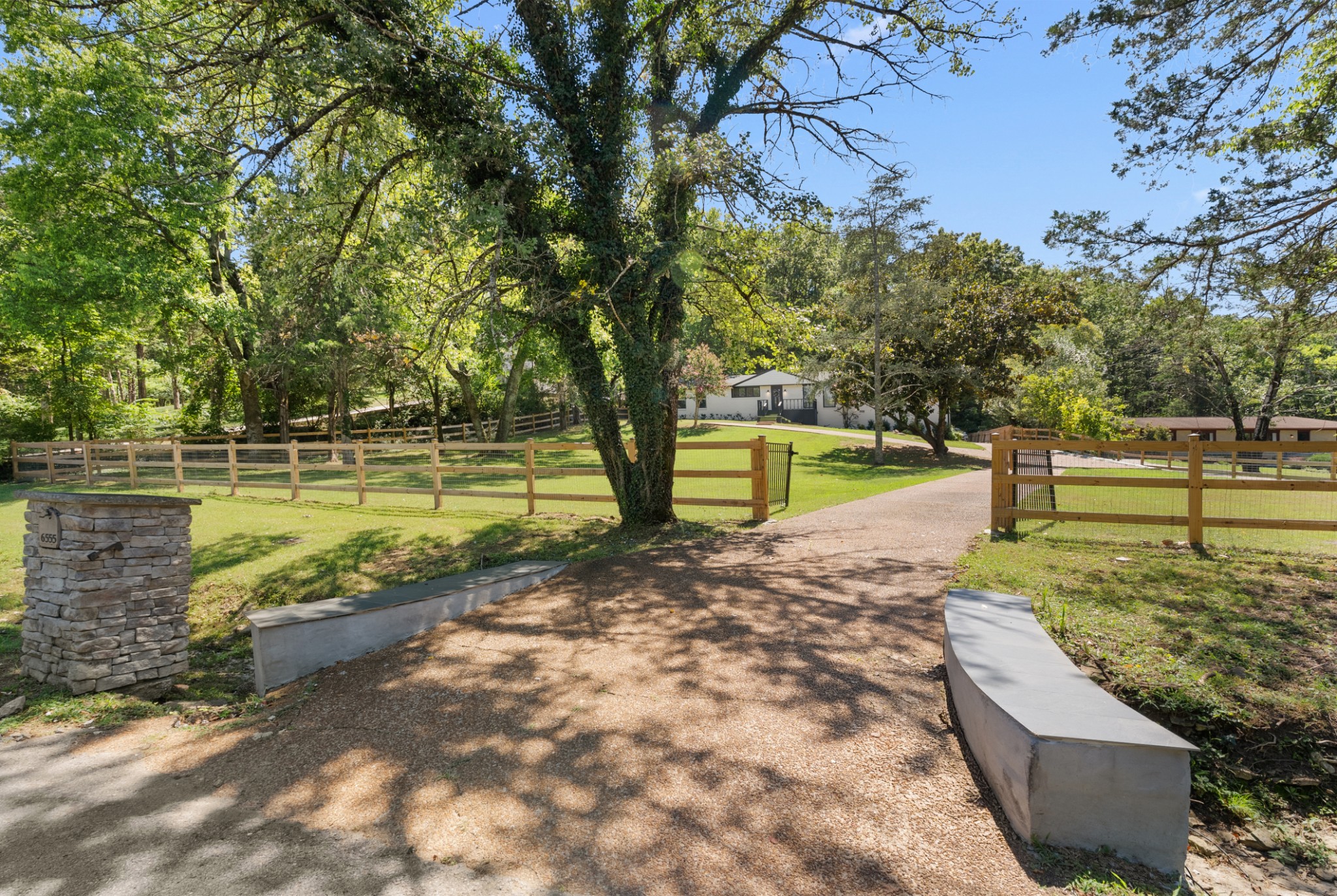 6555 Brownlee Dr