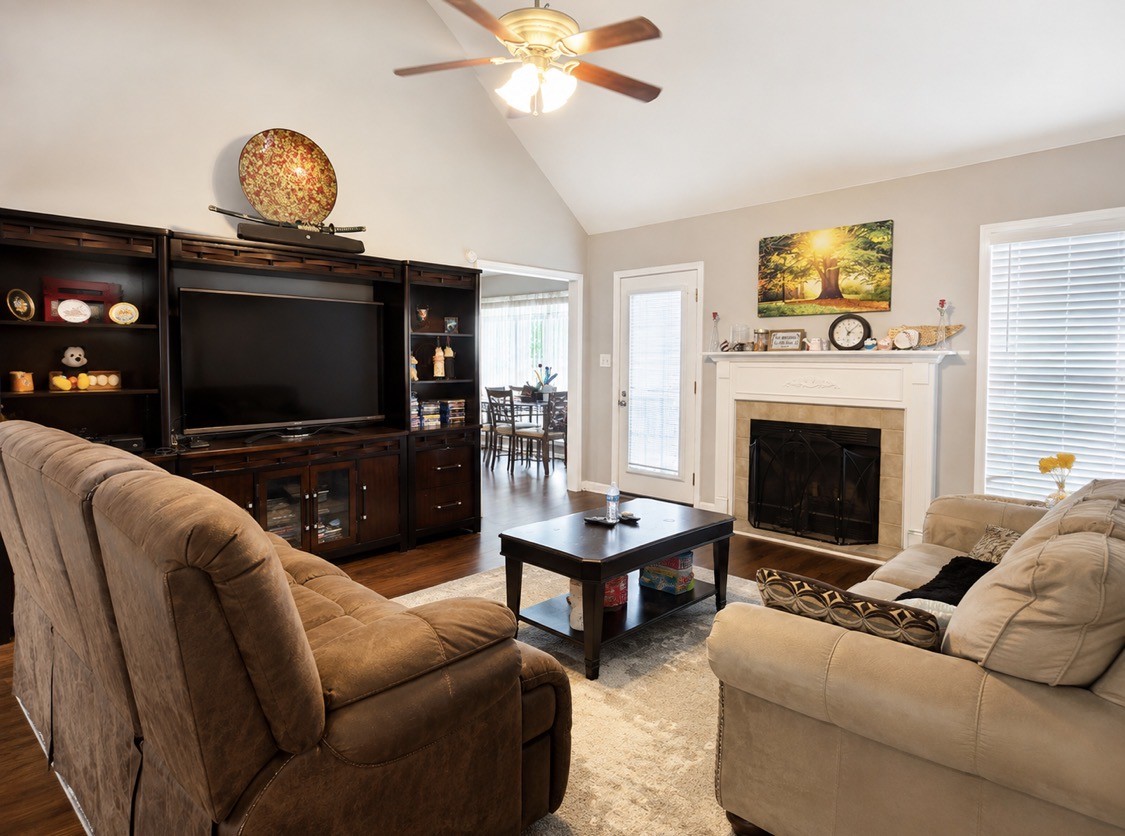 3883 Rhonda Ct
