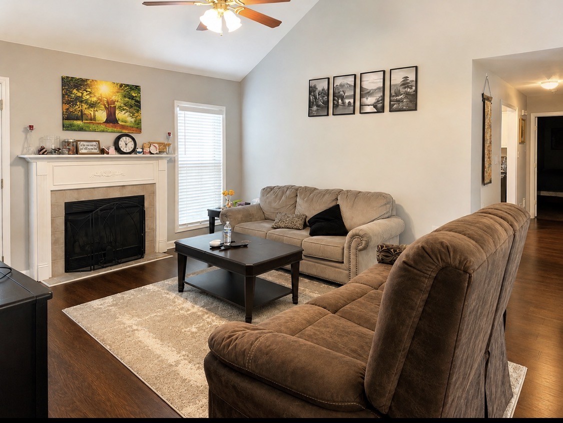 3883 Rhonda Ct