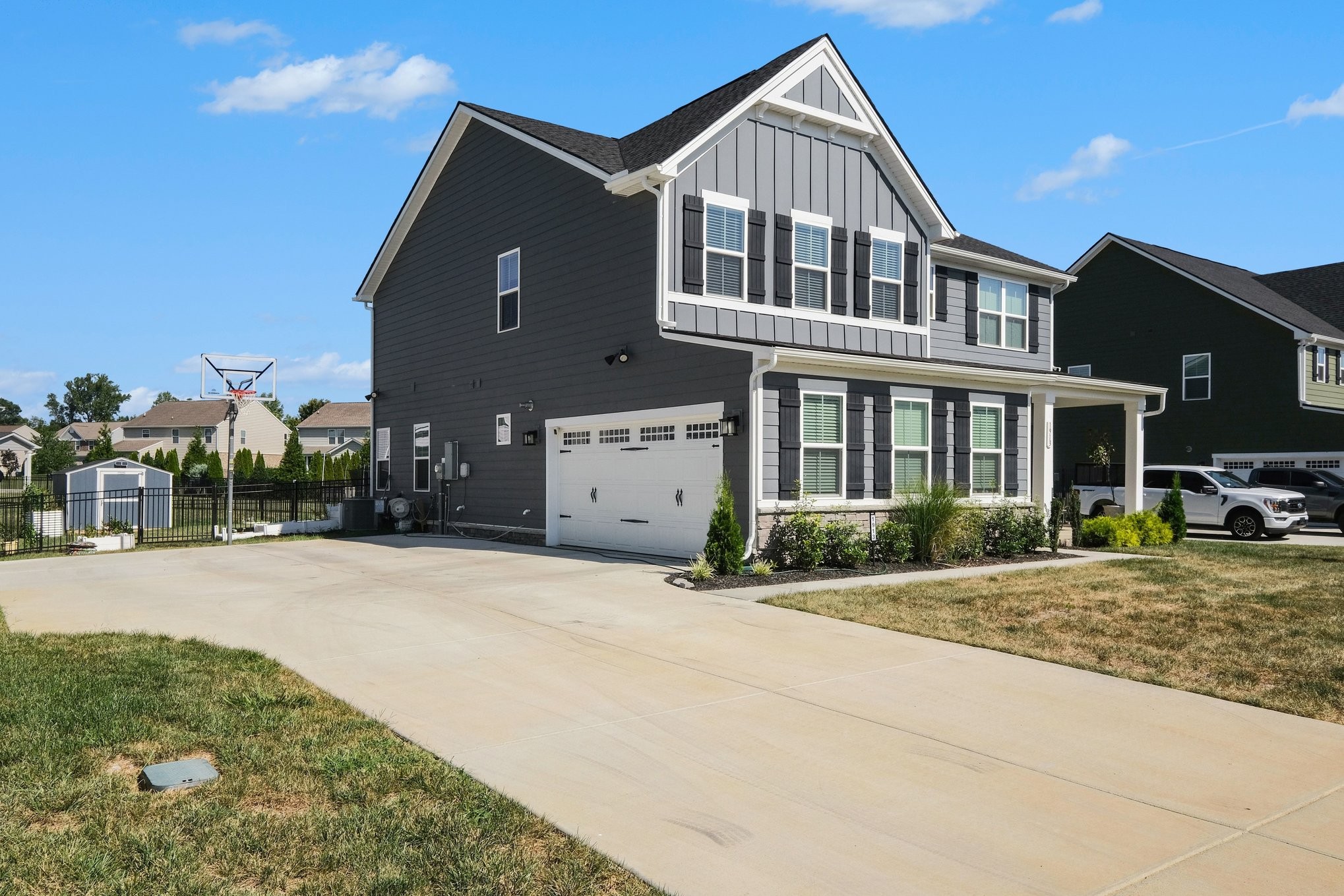 1913 Oak Dr