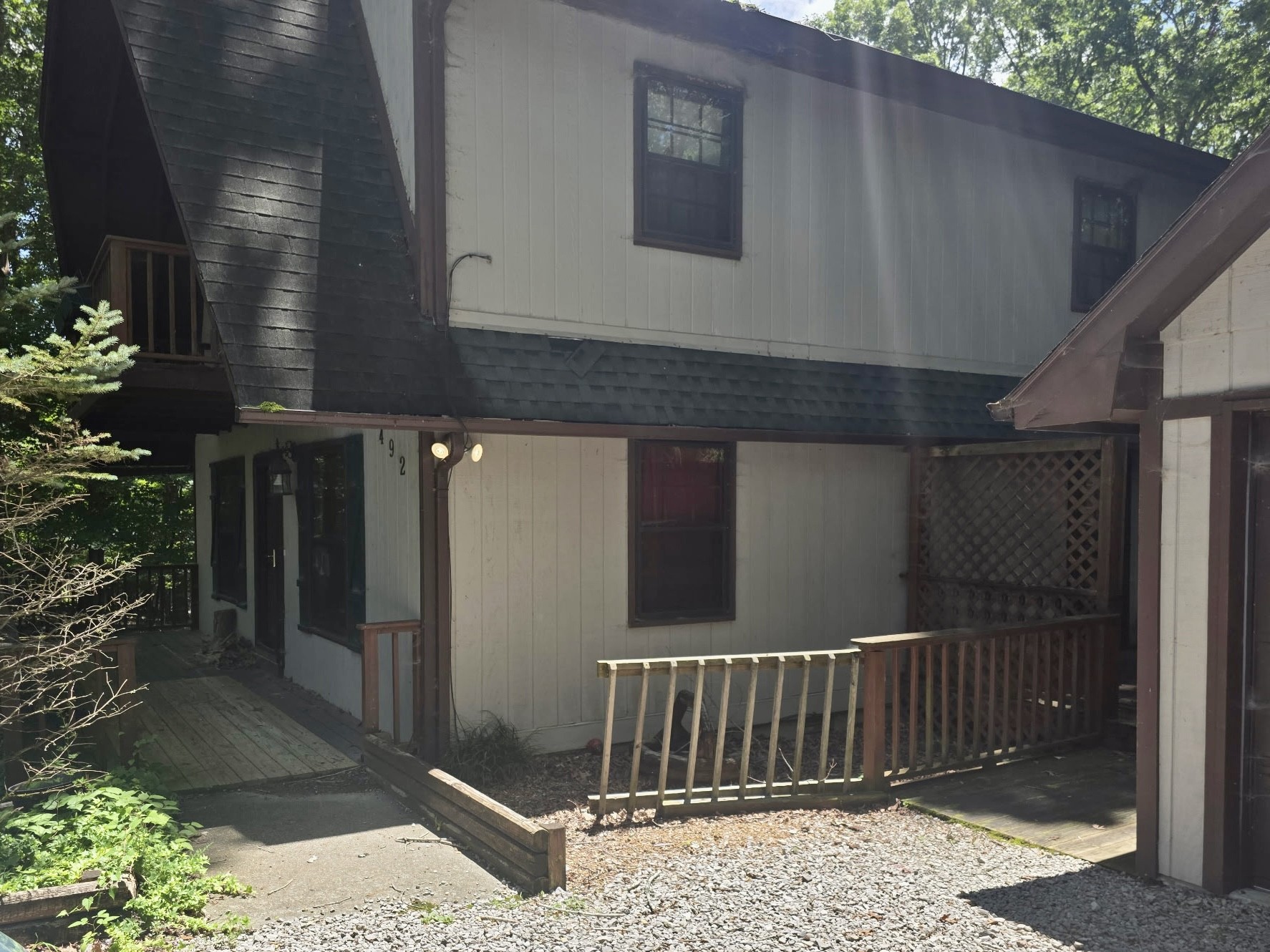 492 Lakeview St