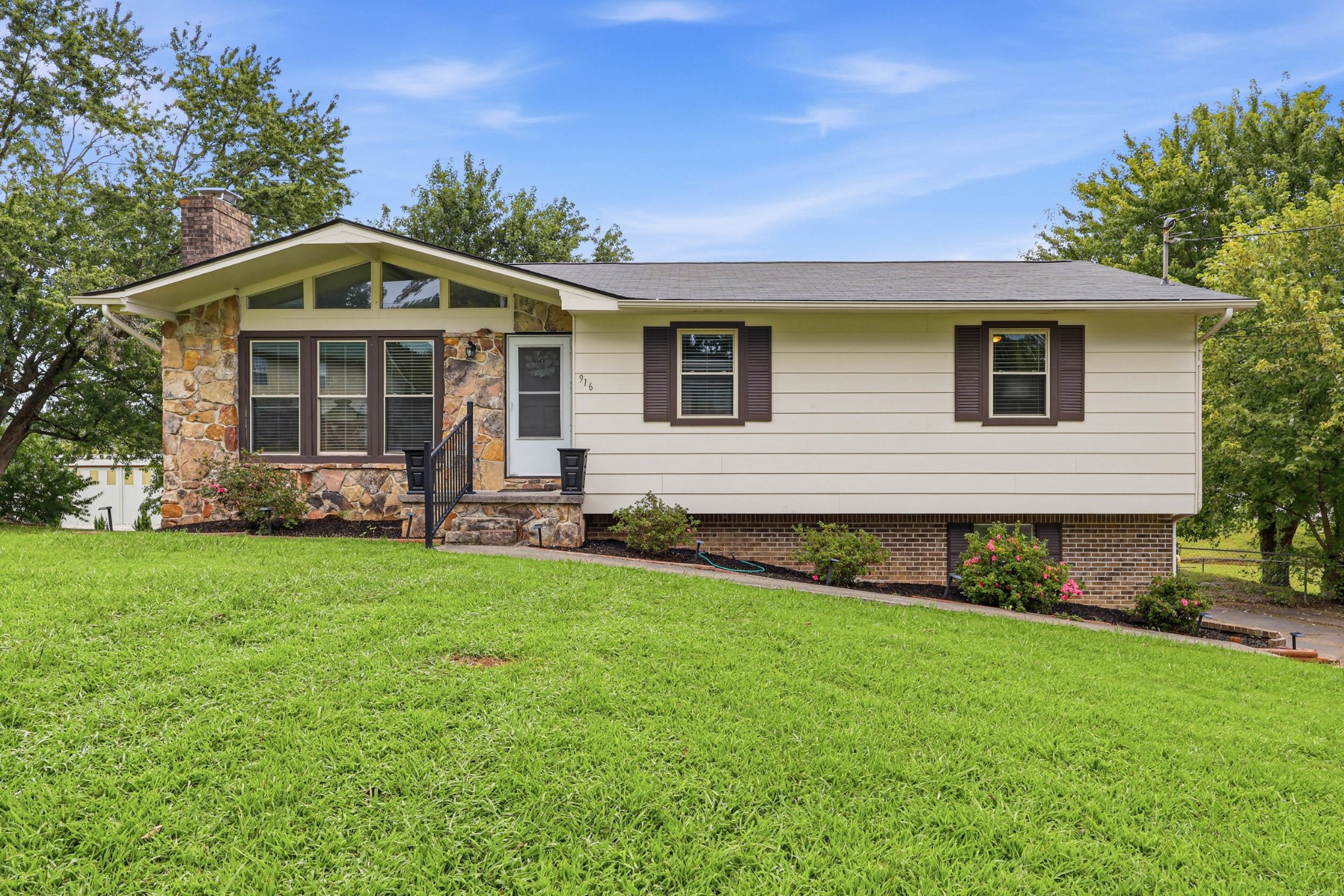 916 Tri Cir, NE