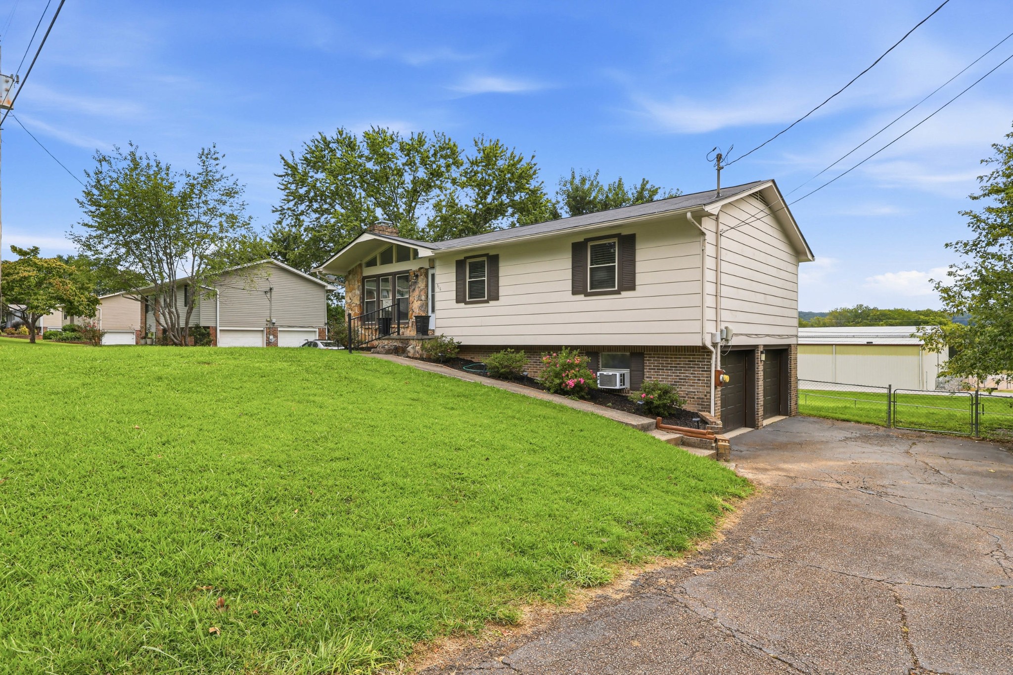 916 Tri Cir, NE