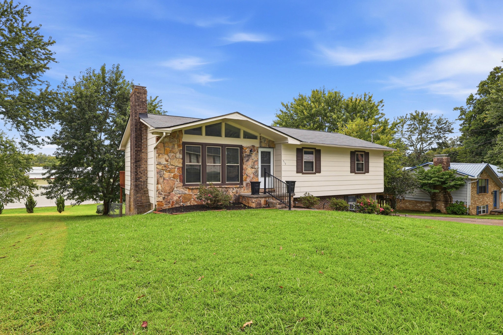 916 Tri Cir, NE