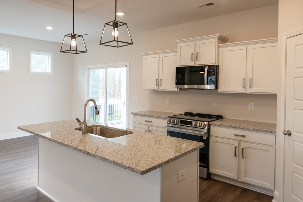 1585 Hidden Creek Trail