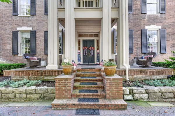 137 3rd Avenue, N