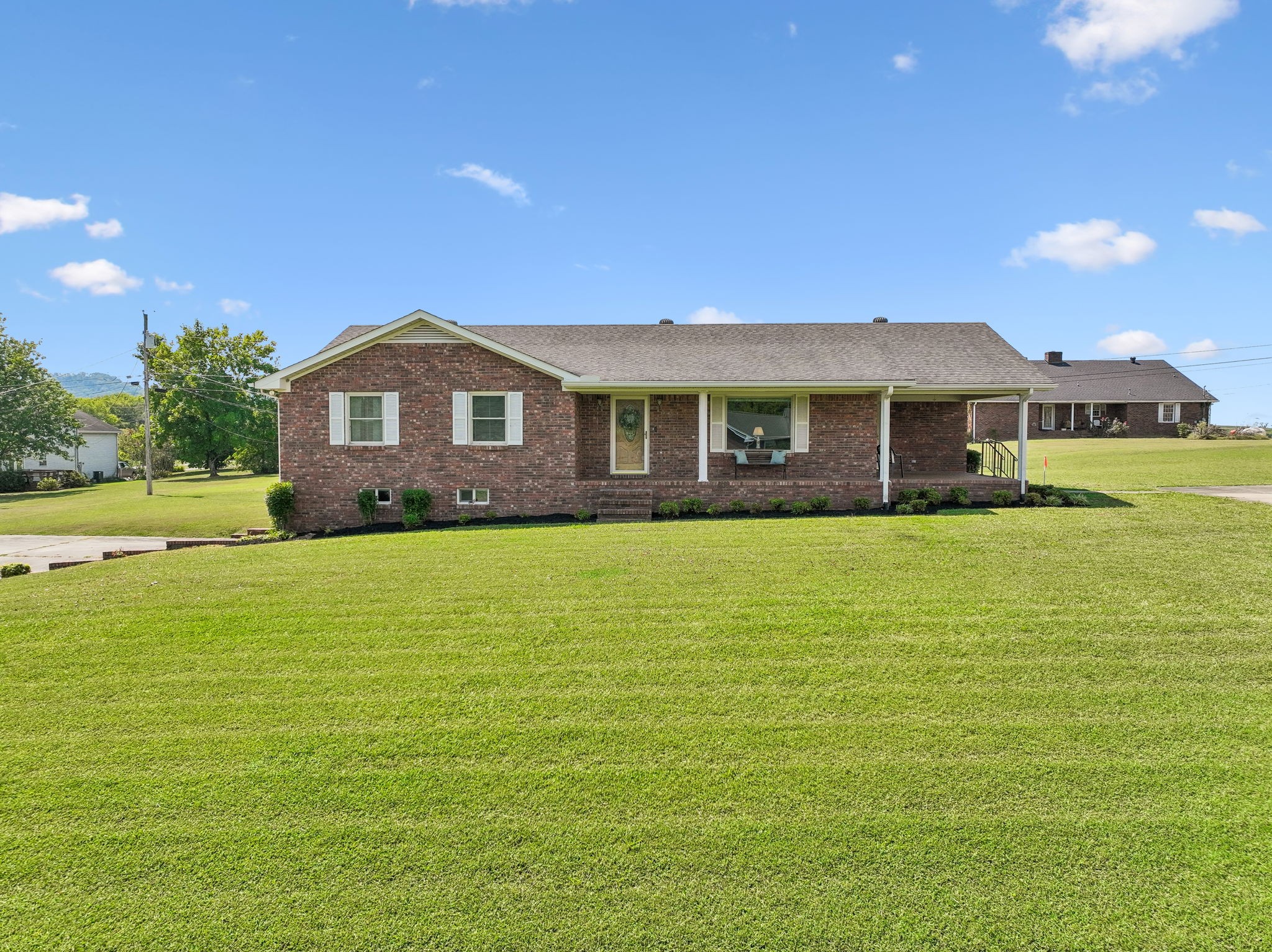 11 Hills Dale Ln, W