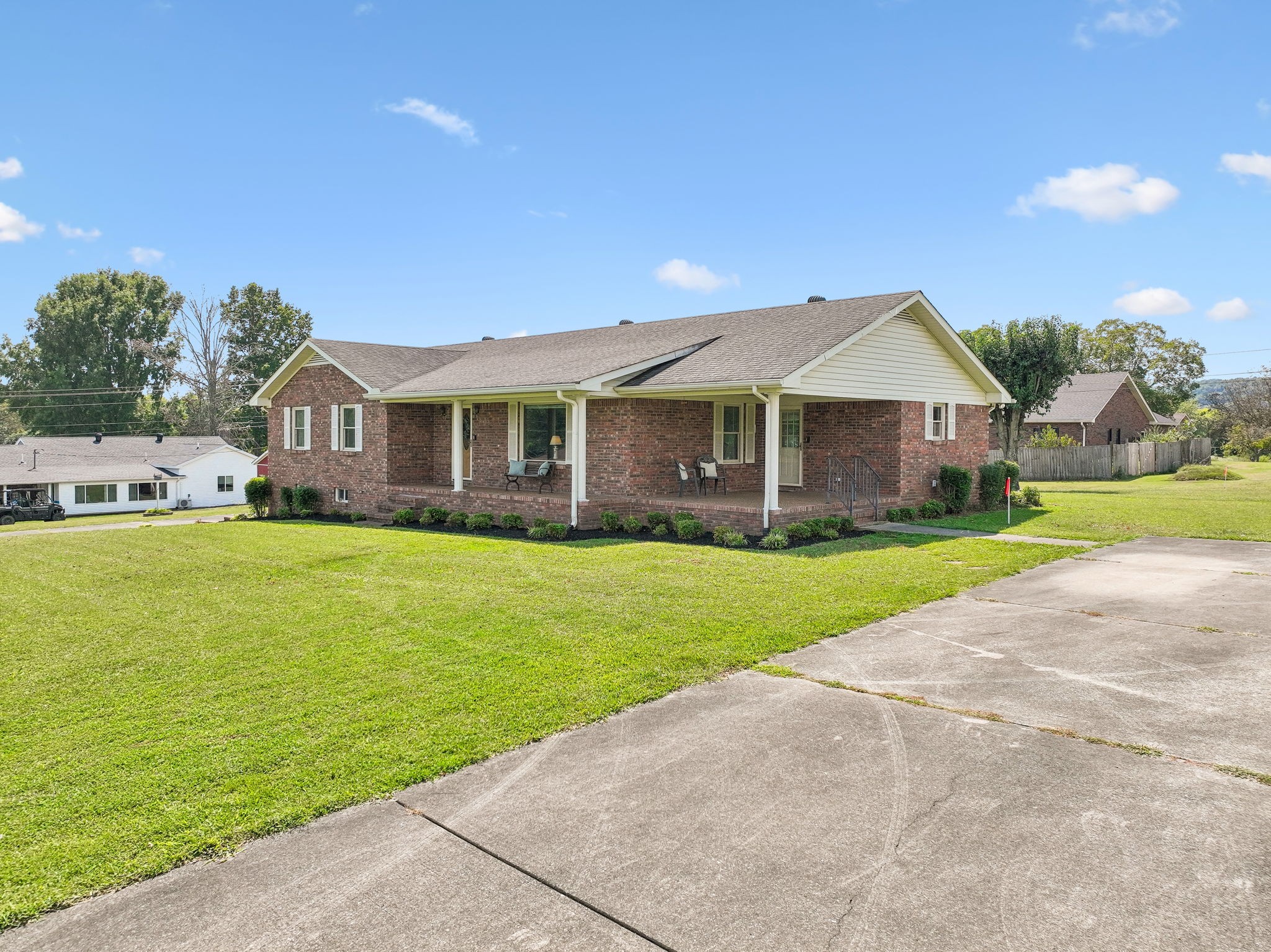 11 Hills Dale Ln, W