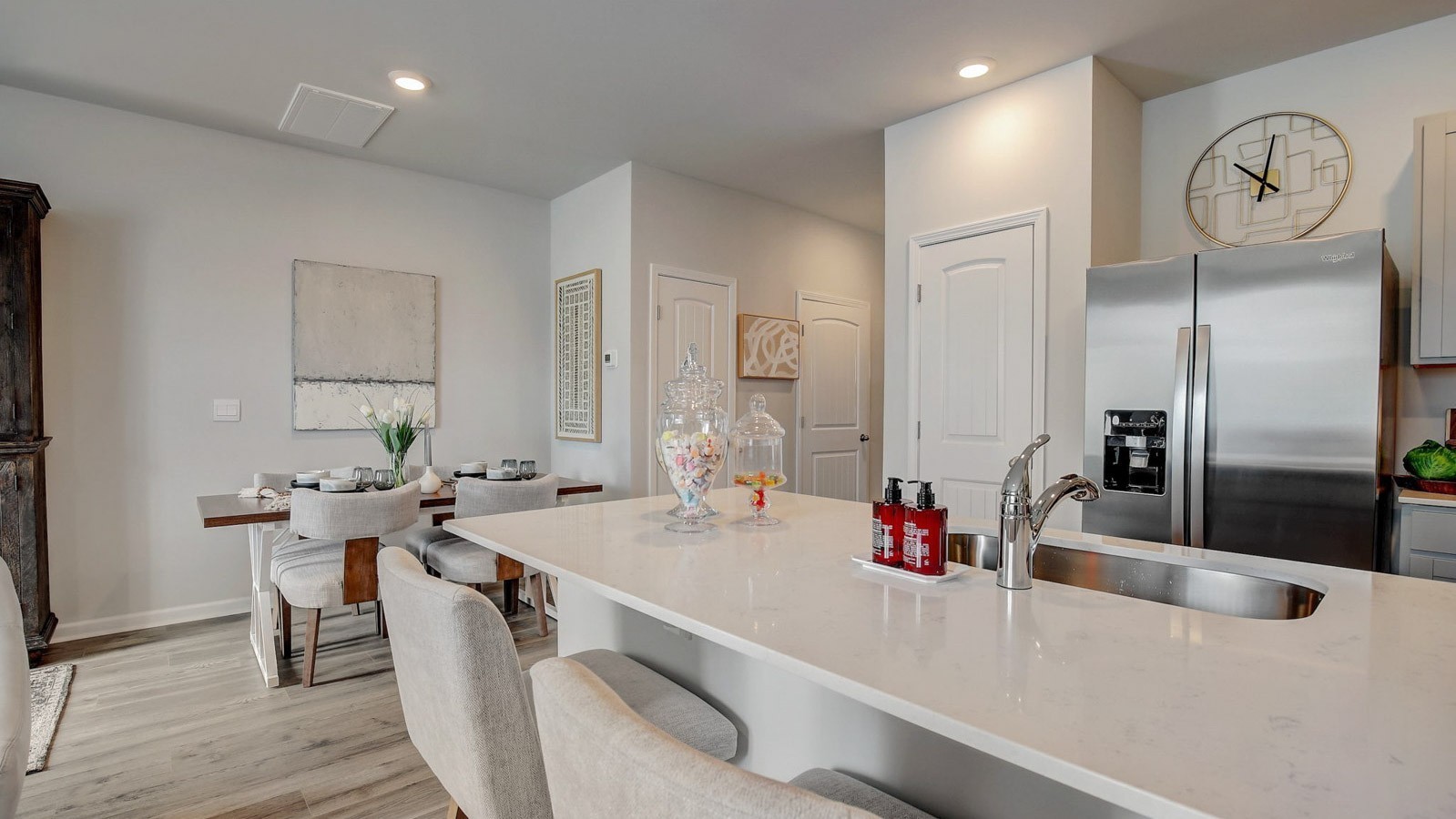 2237 Harlequin Point
