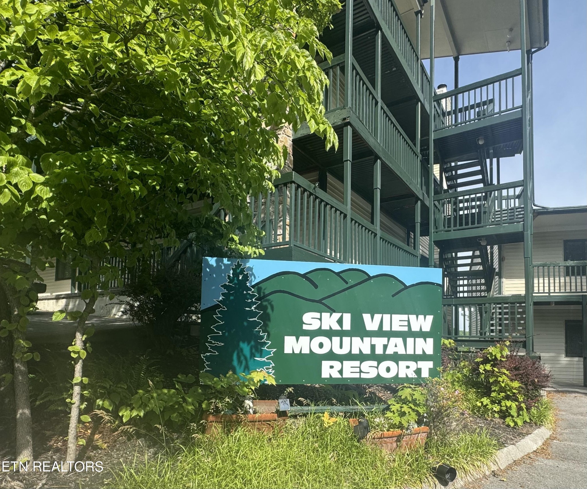 1102 Ski View Drive
