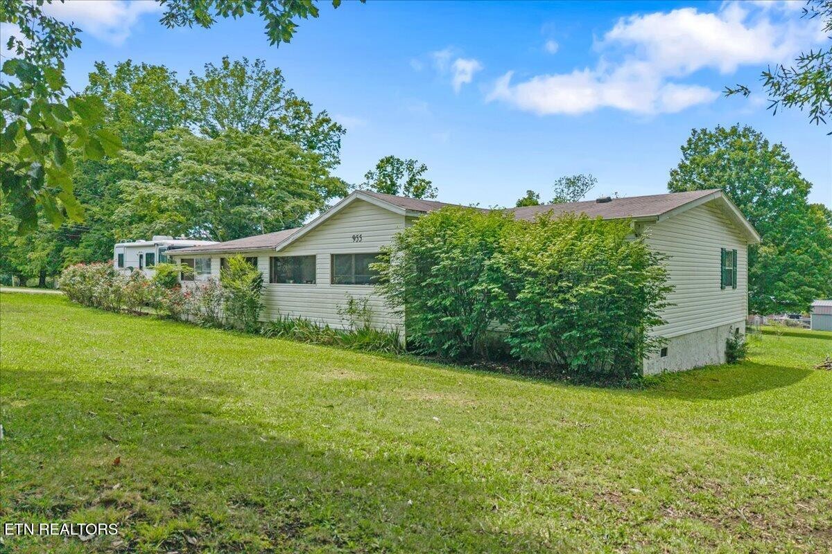 955 N Main St