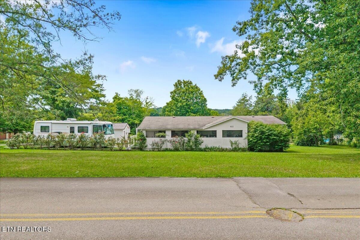 955 N Main St
