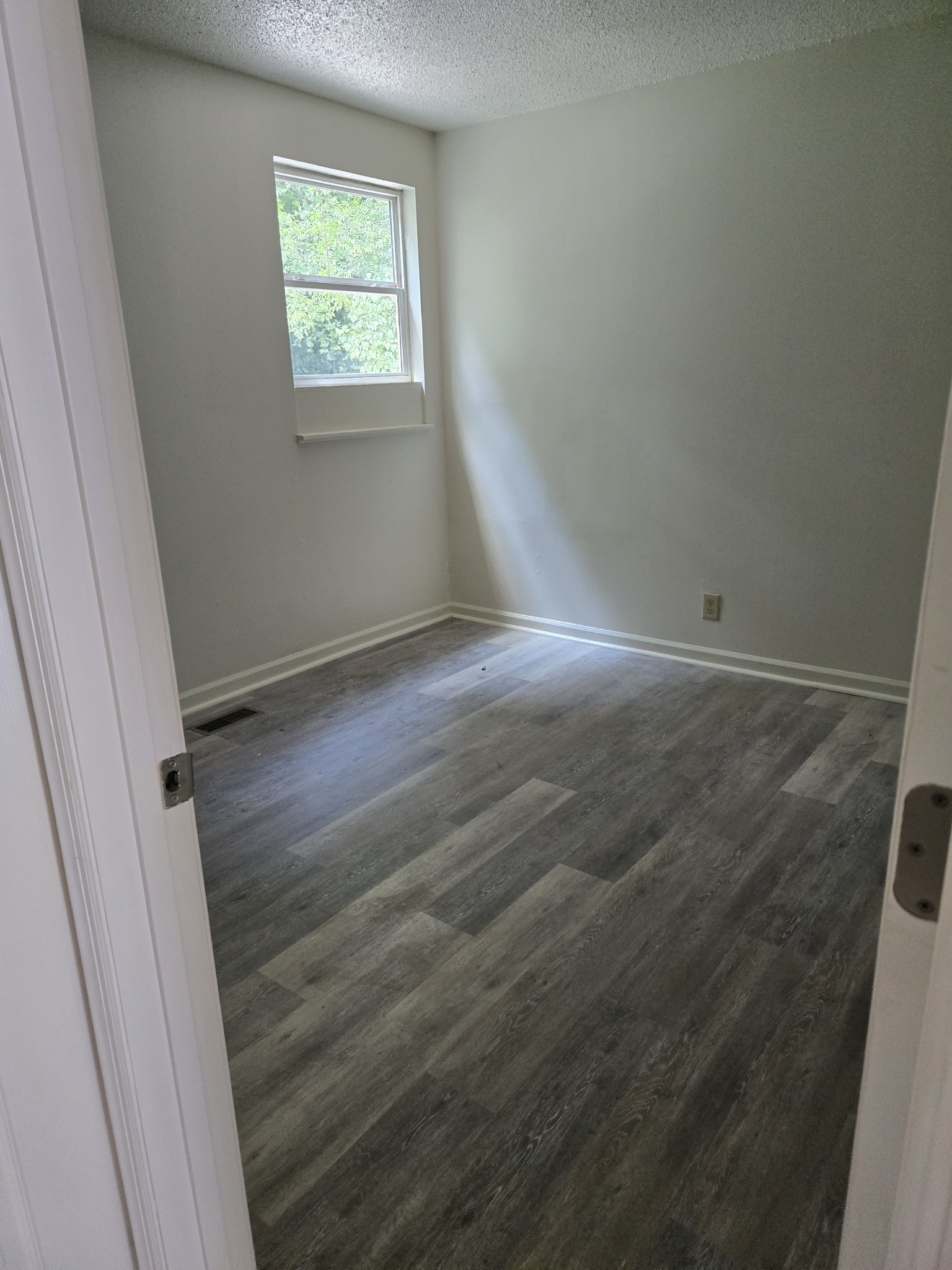 4737 Volunteer Dr
