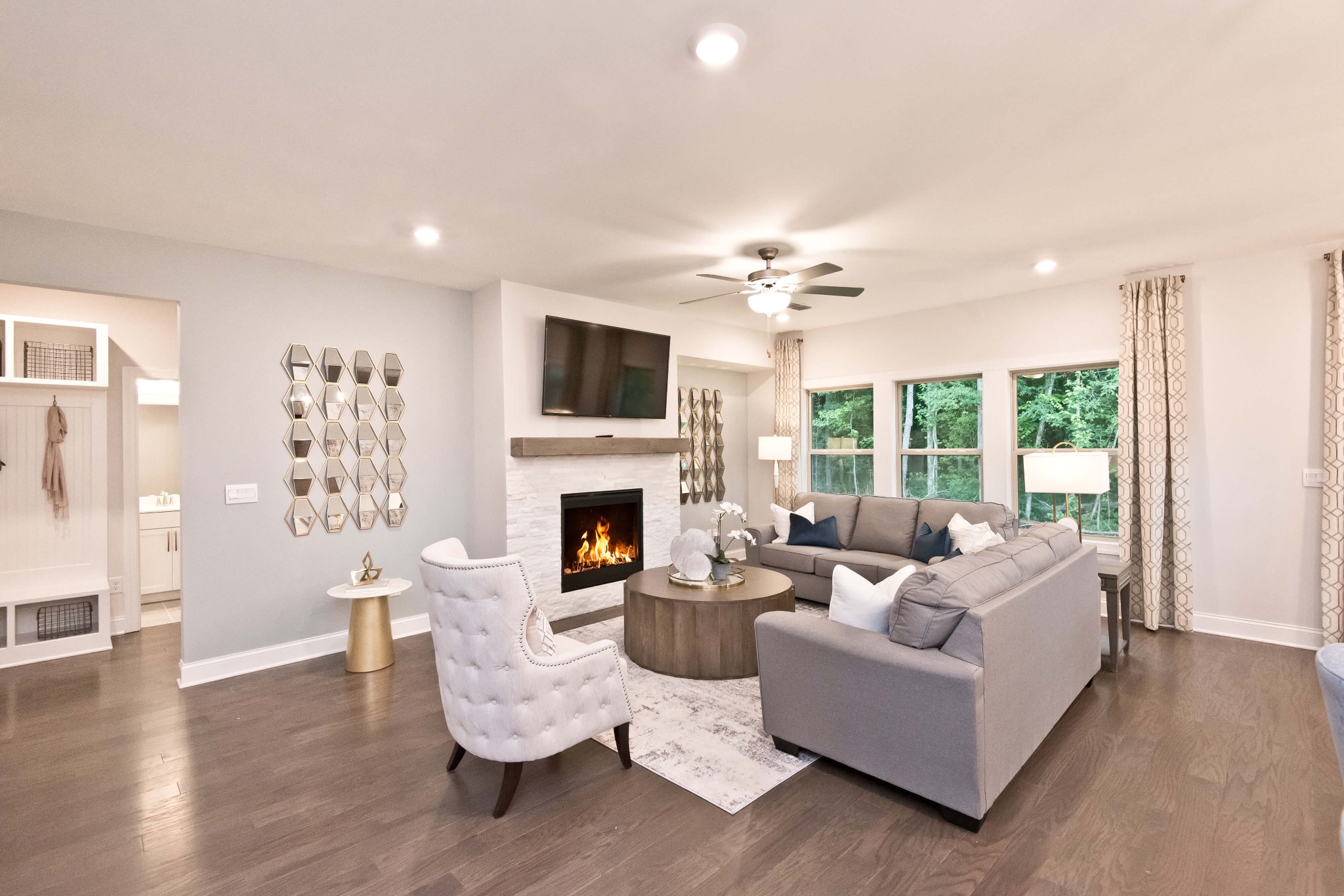 6325 Gladstone Ln