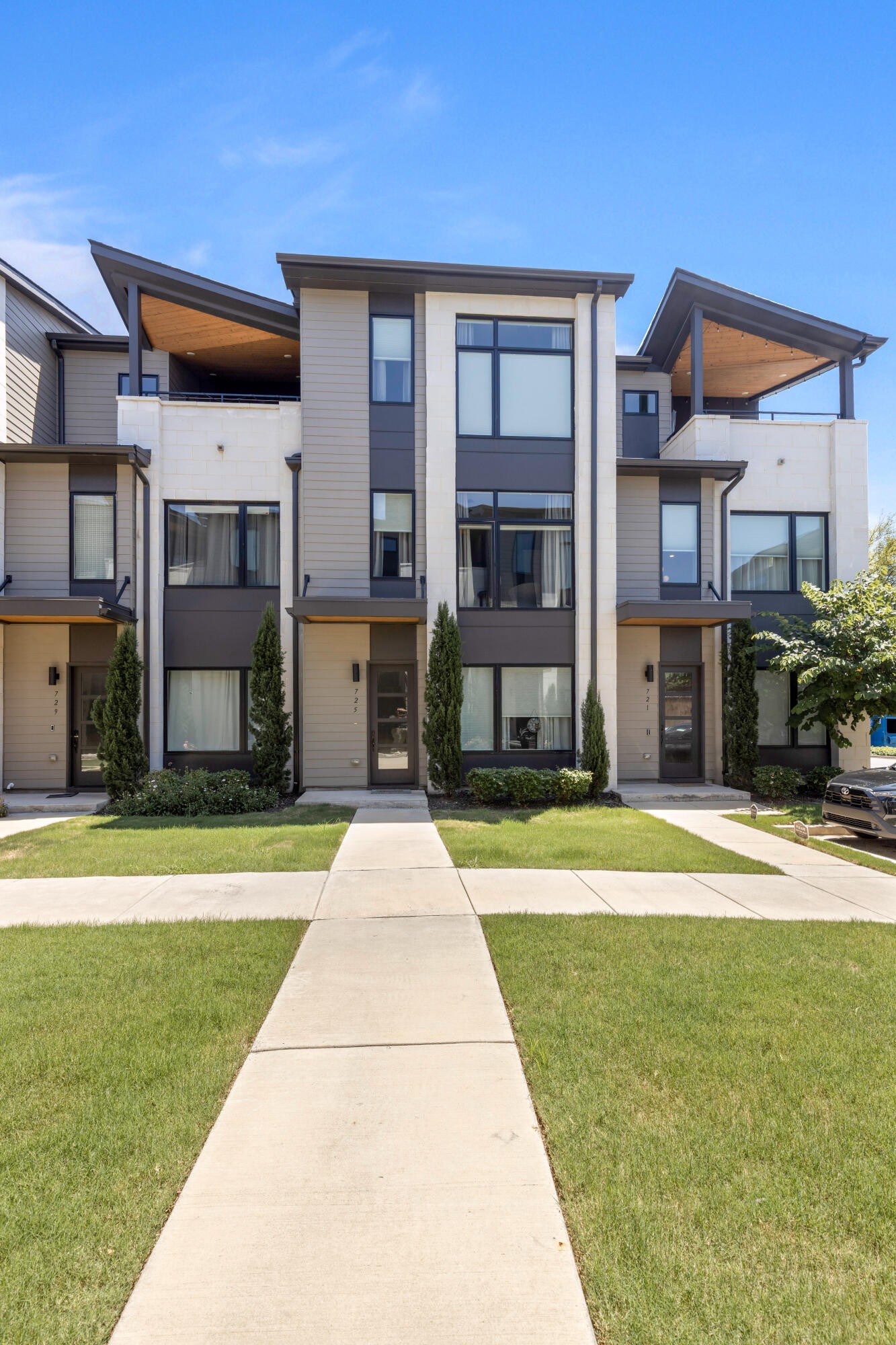 725 Burnside Place
