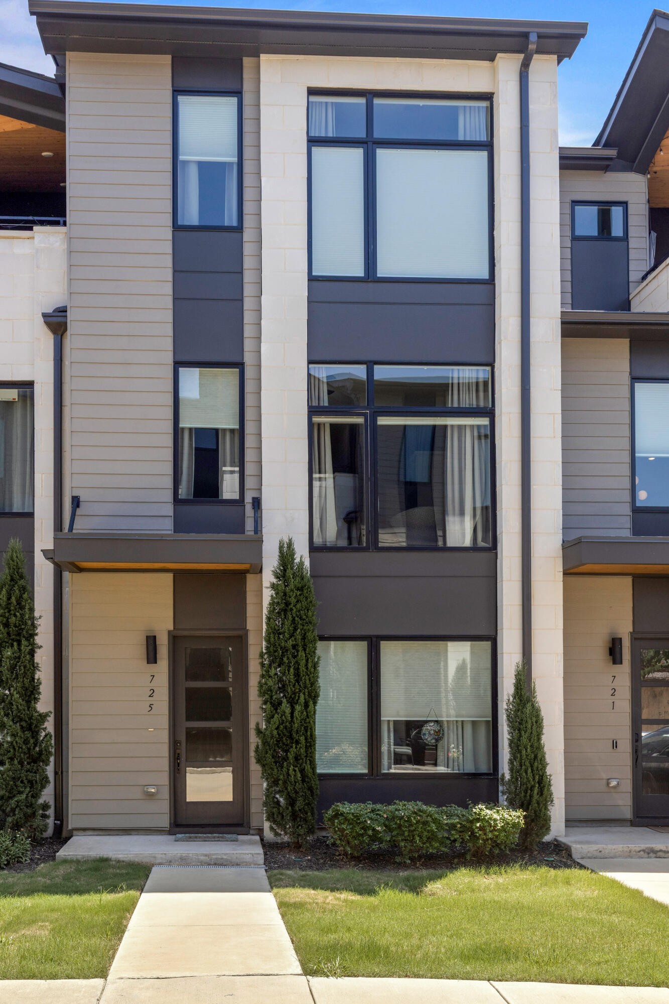 725 Burnside Place