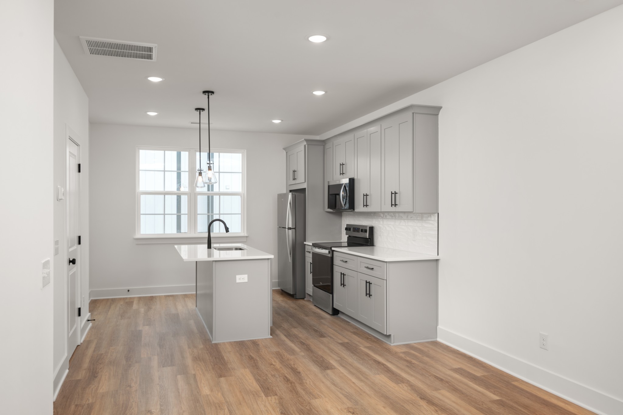 700 N DuPont Ave
