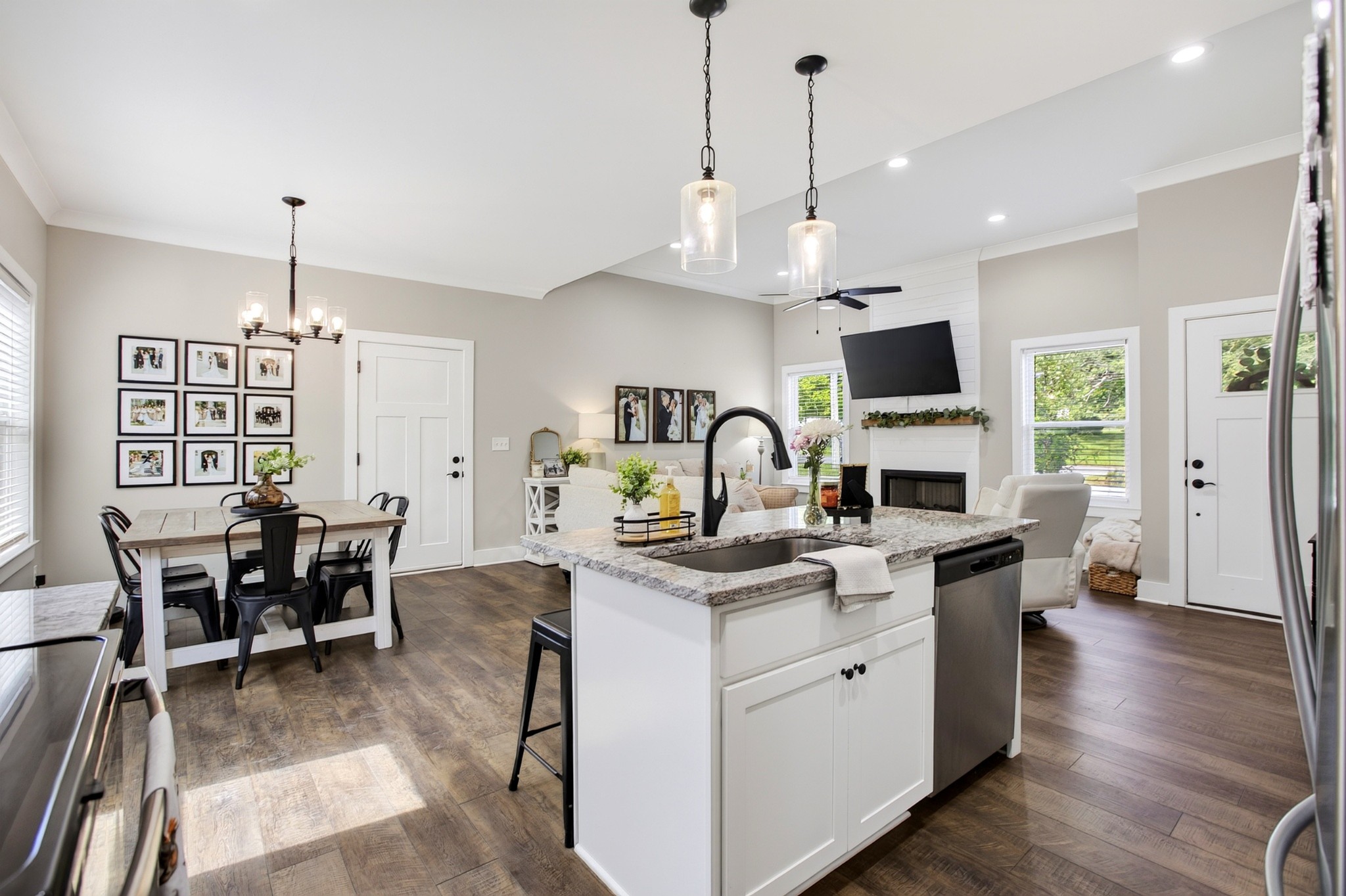 2102 Peerless Rd, NW