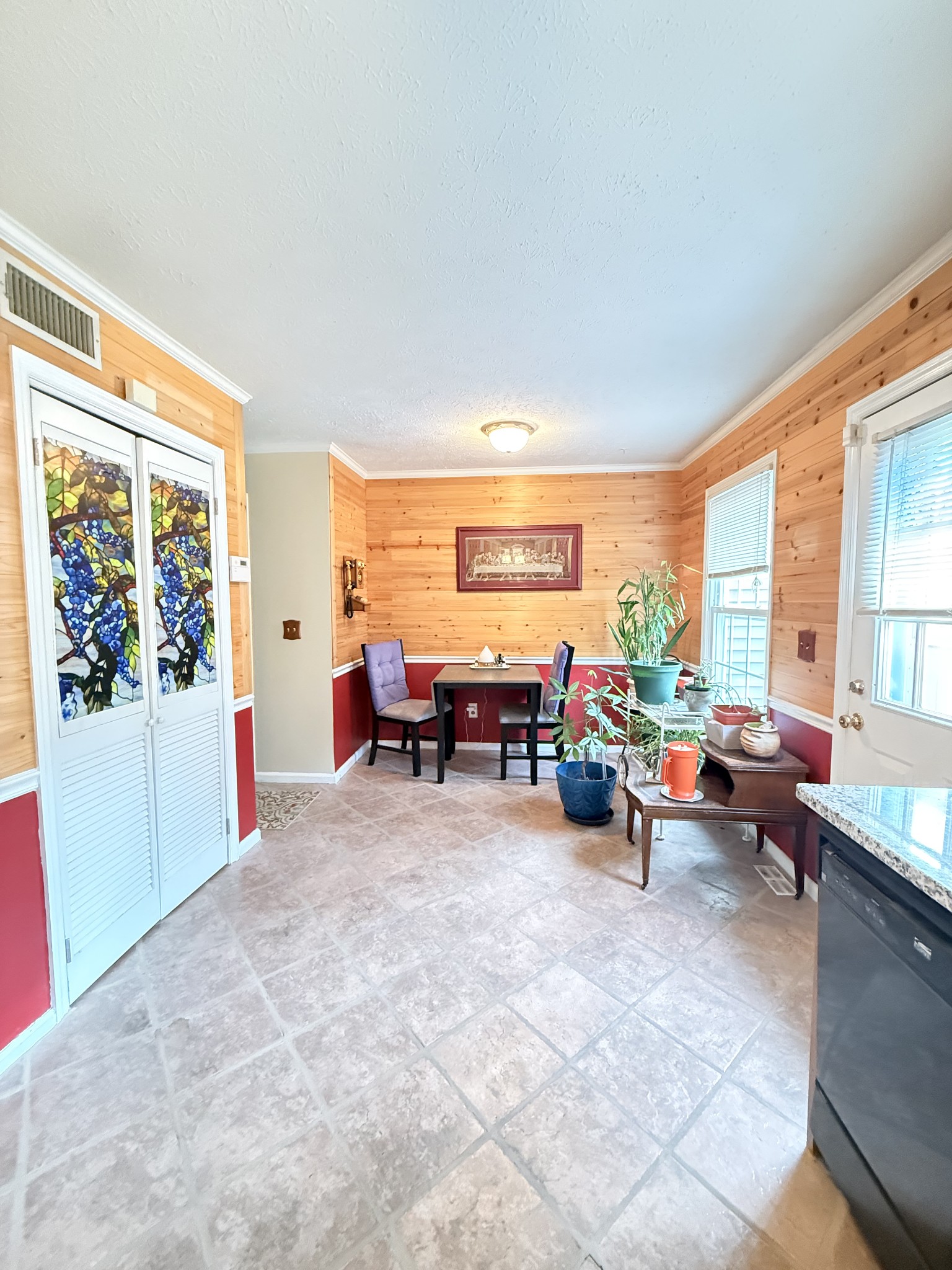 810 Lewis Ct