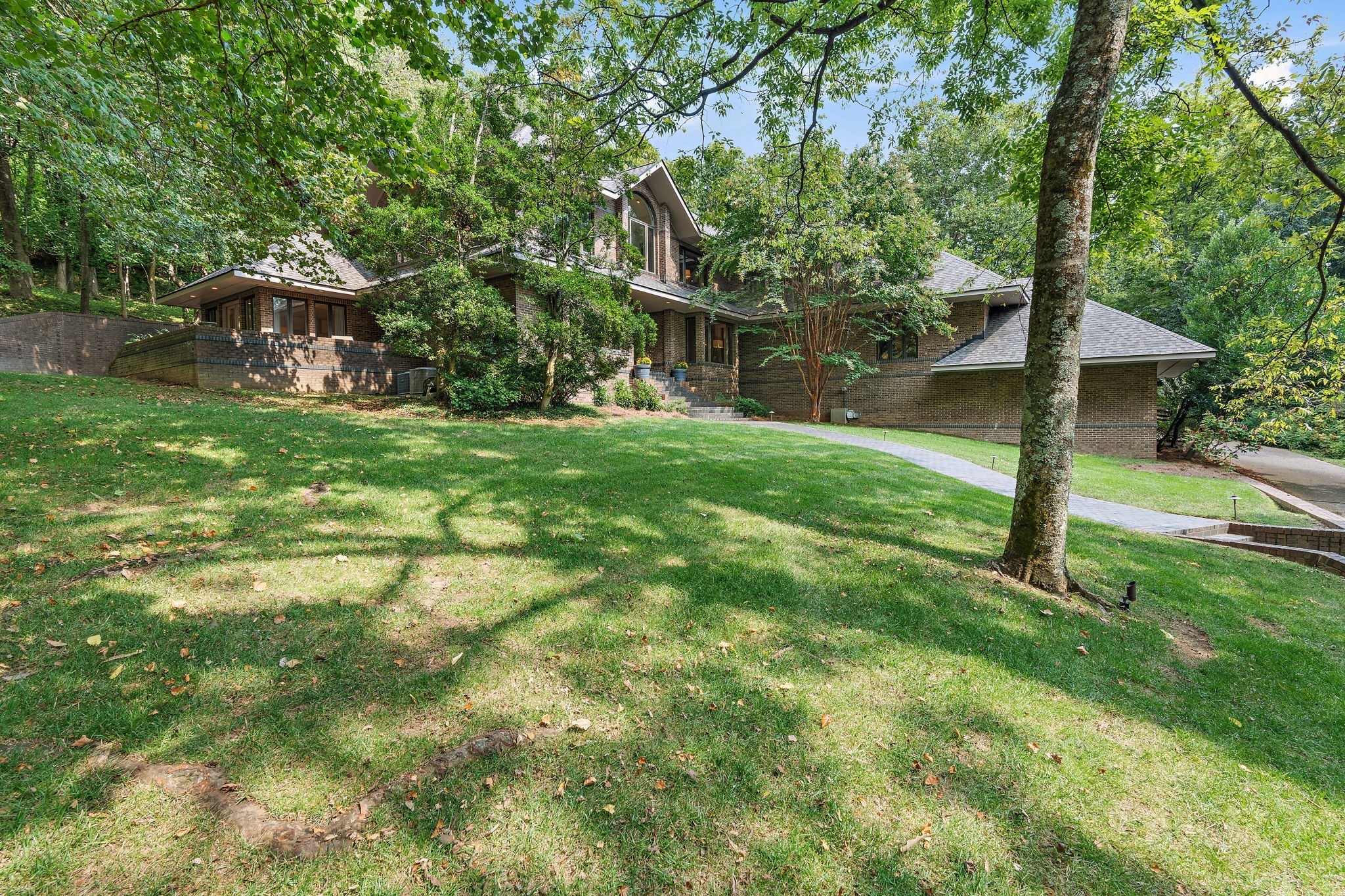 5543 Stanford Dr