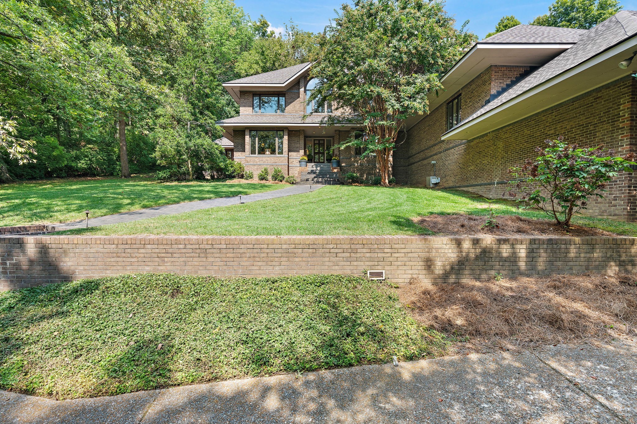5543 Stanford Dr