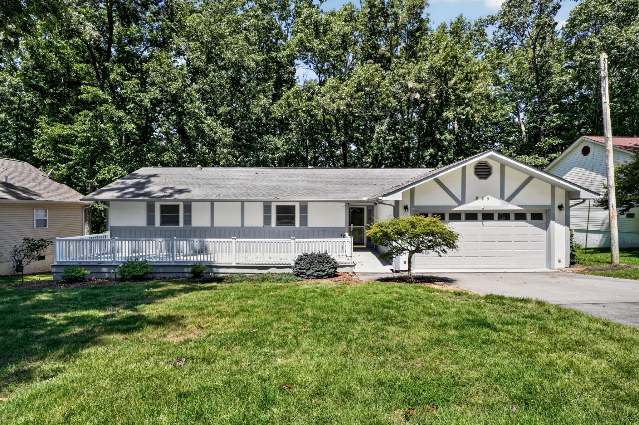 245 Lakeview Dr